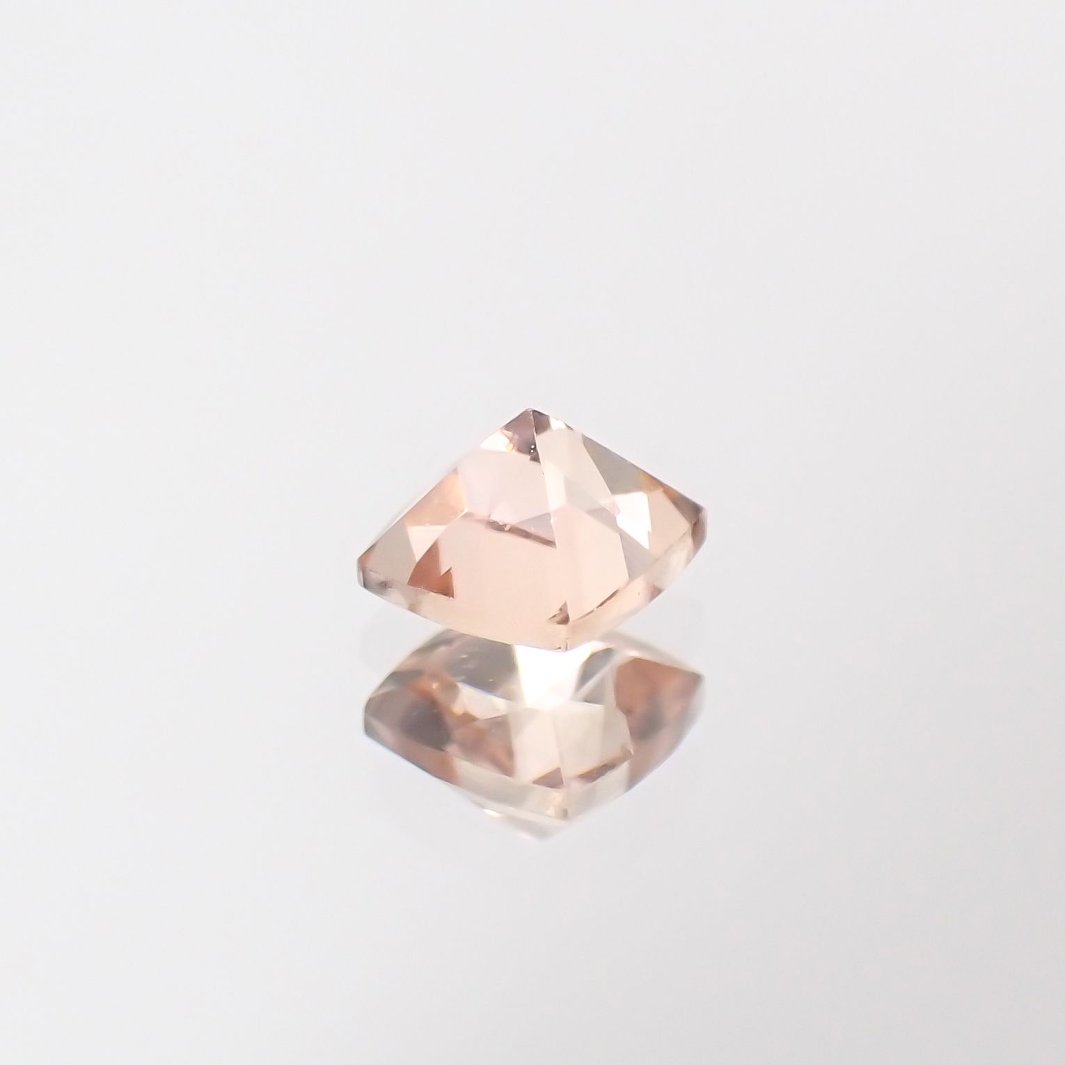 インペリアルトパーズ ブラジル産 0.18ct[230923552]3x3mm前後
