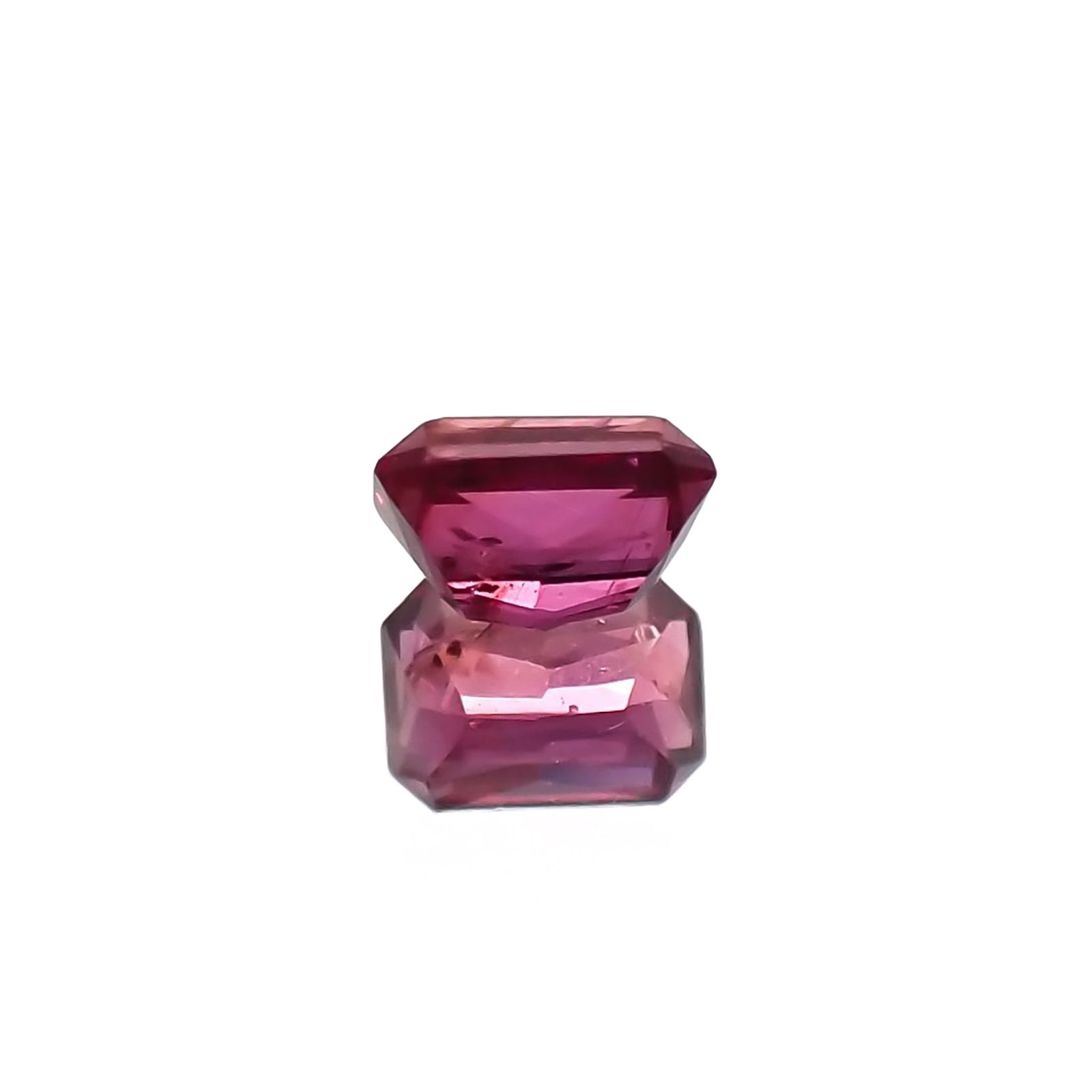 ルビー 非加熱(宝石名ルビー) マダガスカル産 識別済 0.26ct / 3.8x2.8mm前後 [210711733]