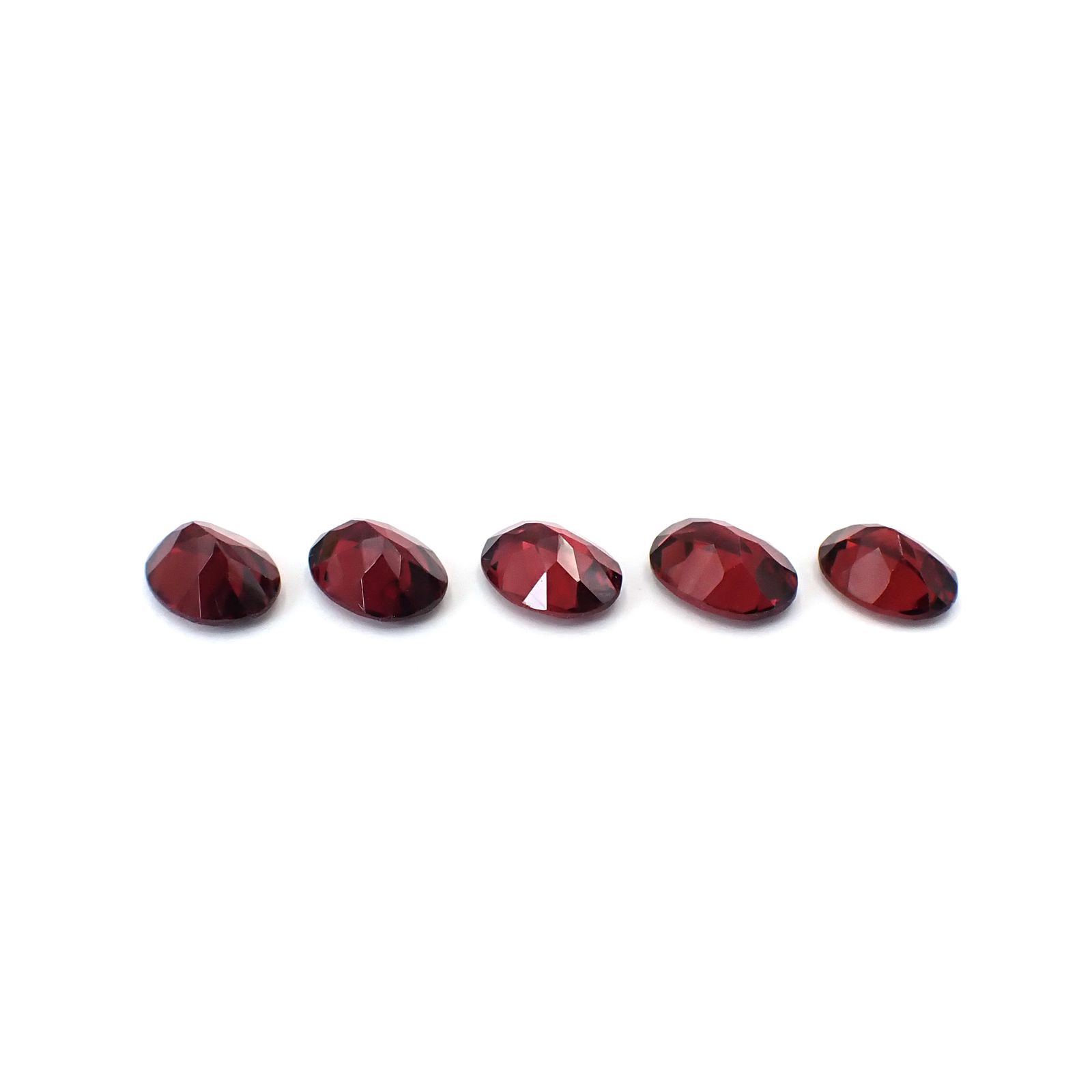 ◇ランダムセレクト◇パイロープアルマンディンガーネット モザンビーク産 約1.30ct / 8x6mm前後 [260532213]
