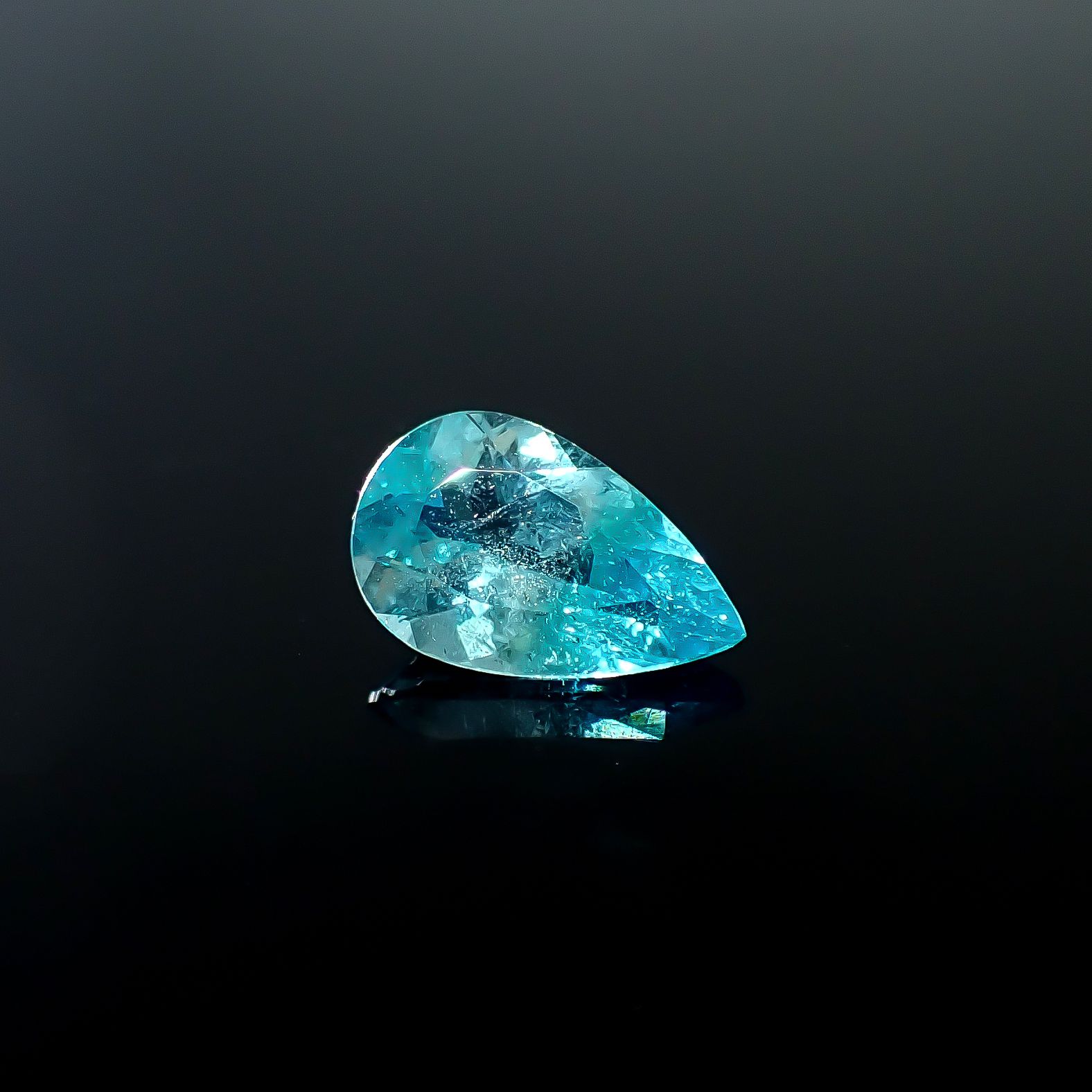 パライバトルマリン(宝石名トルマリン/別名パライバ・トルマリン)ブラジル産 GIA鑑付 1.62ct / 10.66x6.68mm前後 [251031347]