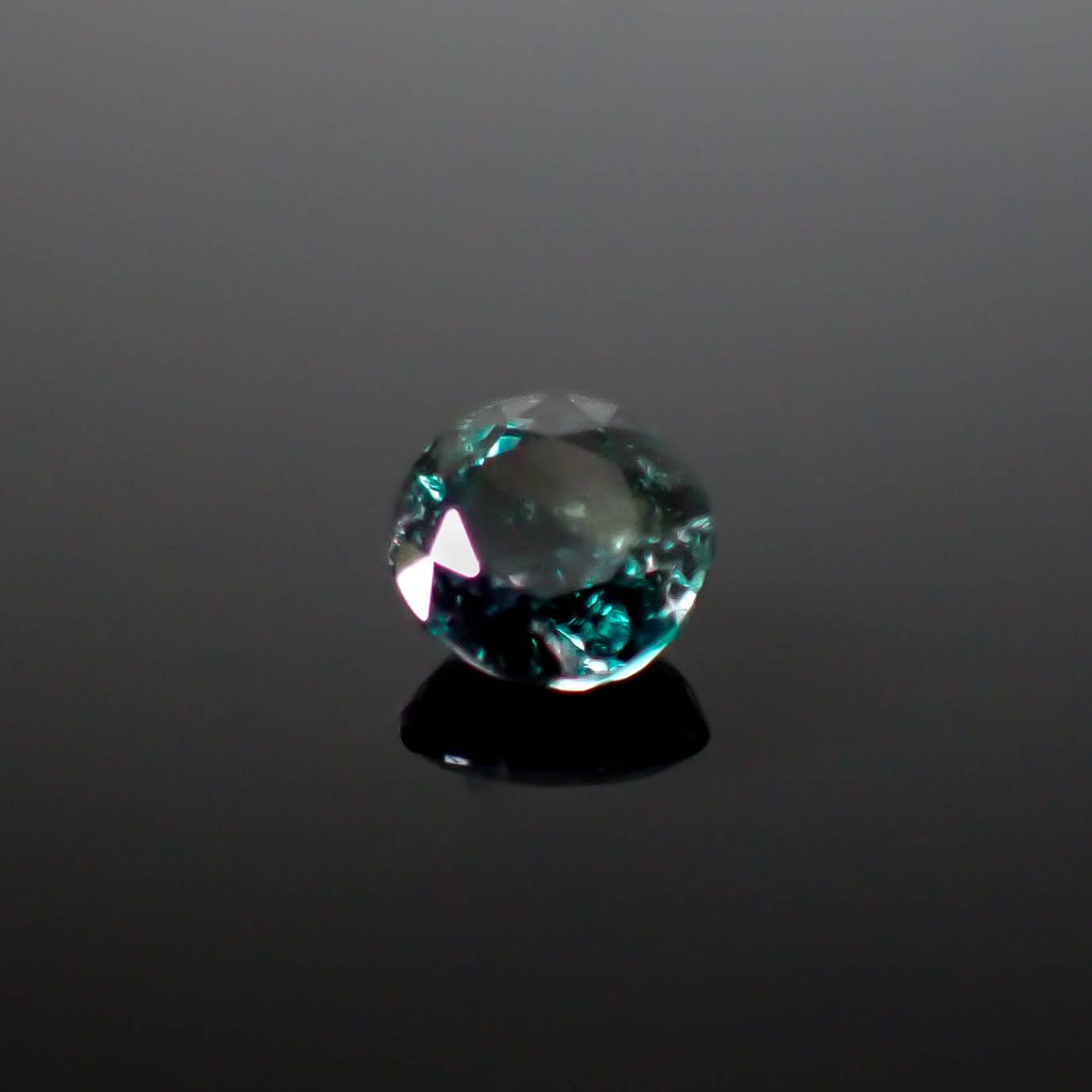 アレキサンドライト(宝石名アレキサンドライト)ロシア産 0.94ct GIA鑑付[250530411]5.74x5.82mm前後