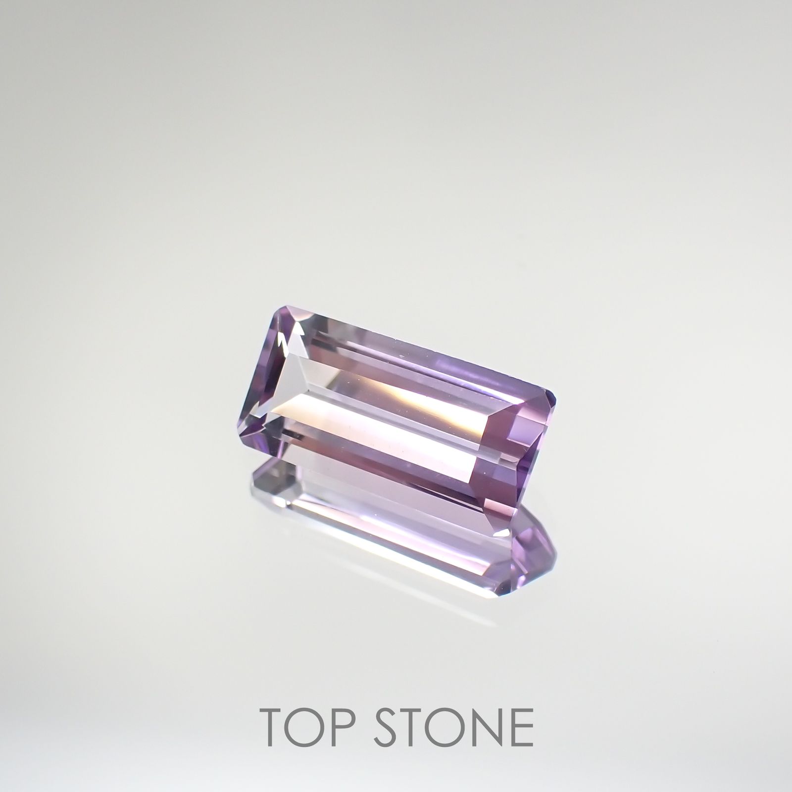 アワーグラスアメジスト(宝石名バイカラー・クォーツ) モロッコ産 2.34ct 識別済[210912327]12.1×5.9mm前後