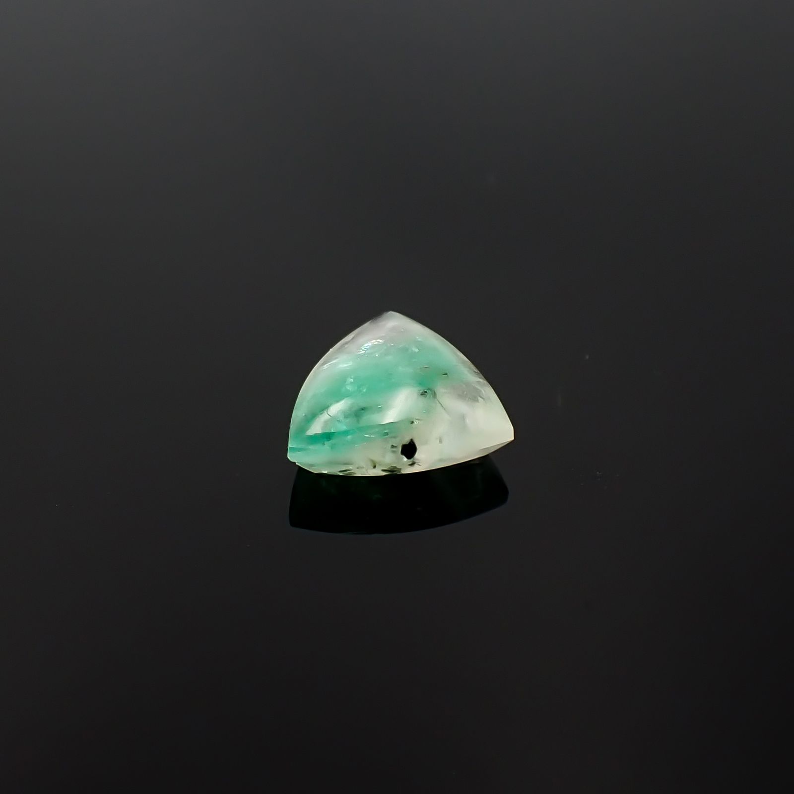 エメラルドインクォーツ ブラジル産 5.93ct / 12.6x14.1mm前後 [260432030]