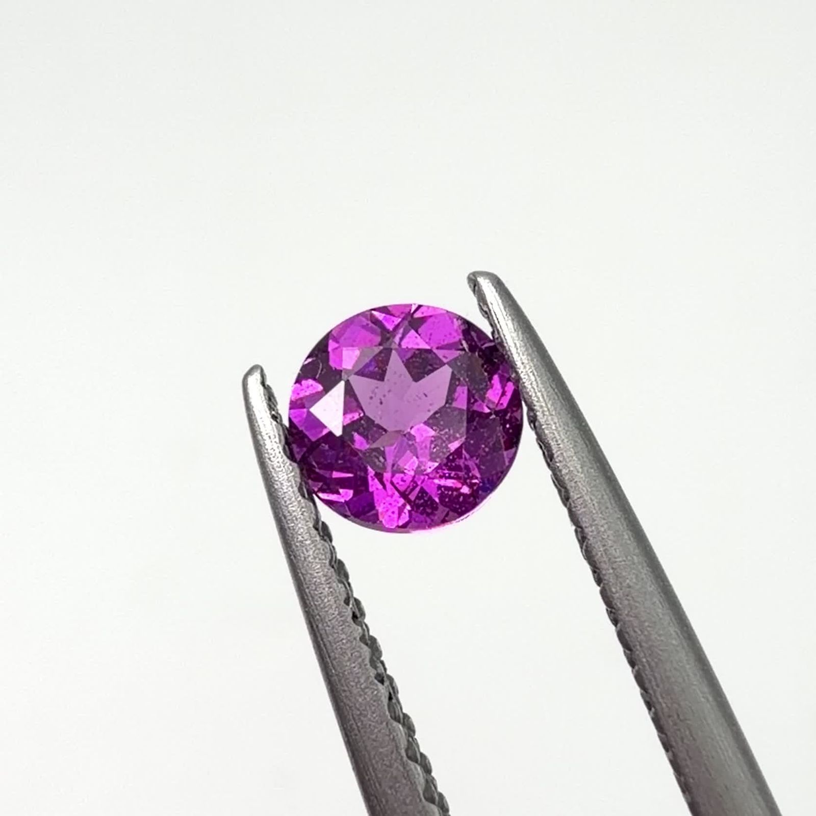 天然石グレープガーネット グレープガーネット(宝石名ガーネット)ブラジル産 識別済 0.47ct / 4.7