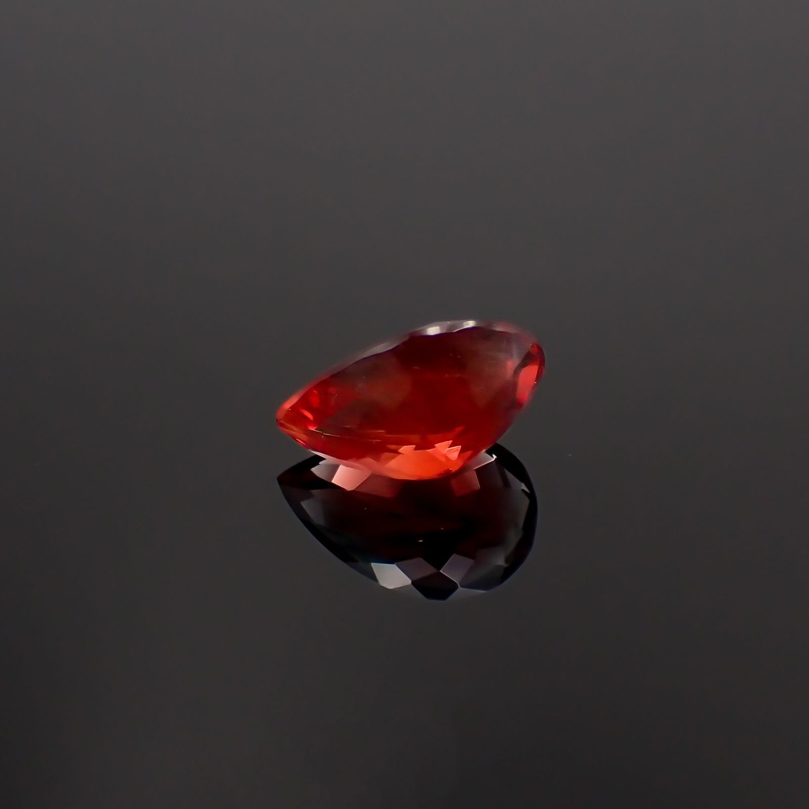 オレゴンサンストーン アメリカ・オレゴン州産 1.85ct / 10.3x6.6mm前後 [230119982]