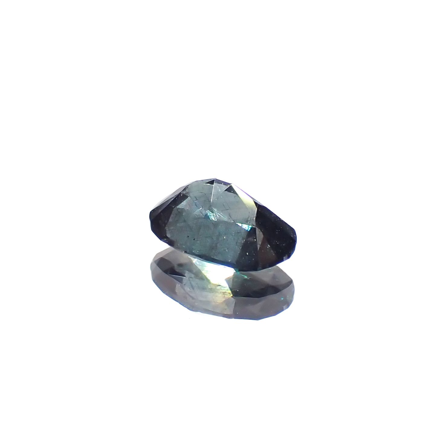 ベキリーブルーガーネット（カラーチェンジガーネット アレキタイプ） マダガスカル・ベキリー産 0.54ct[240125485]5.8x3.9mm前後