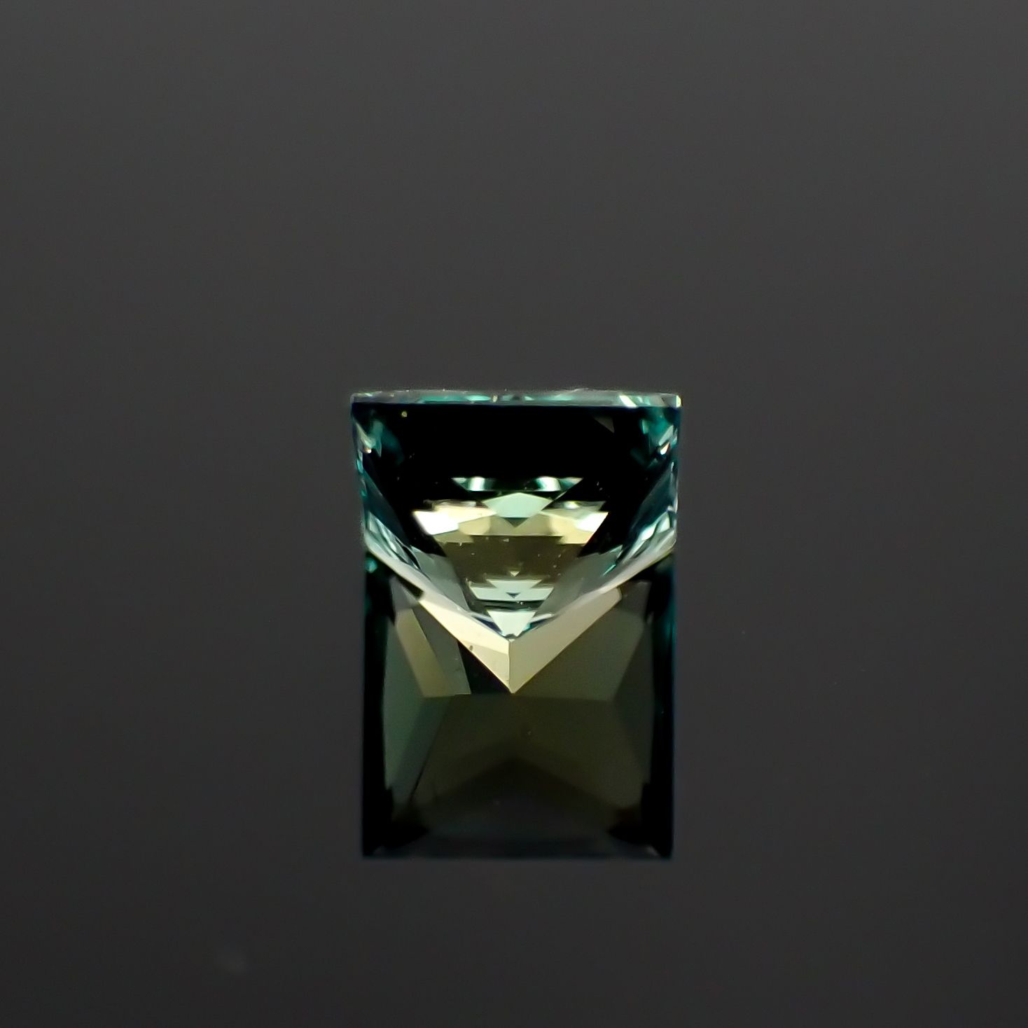 ◇プリンセスカット◇アレキサンドライト(宝石名アレキサンドライト)ブラジル産 0.44ct GIA鑑付[230823158]4.13x4.1mm前後