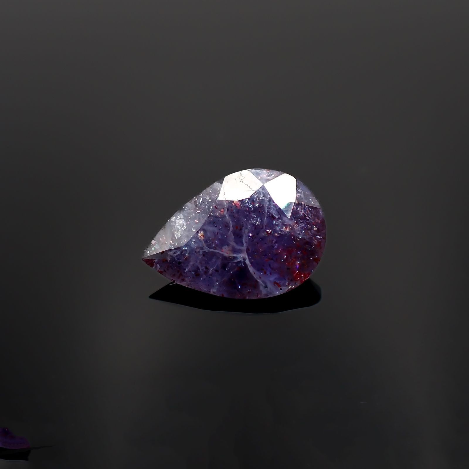 ブラッドショットアイオライト インド産 1.31ct[221219653]10.6x7.6mm前後