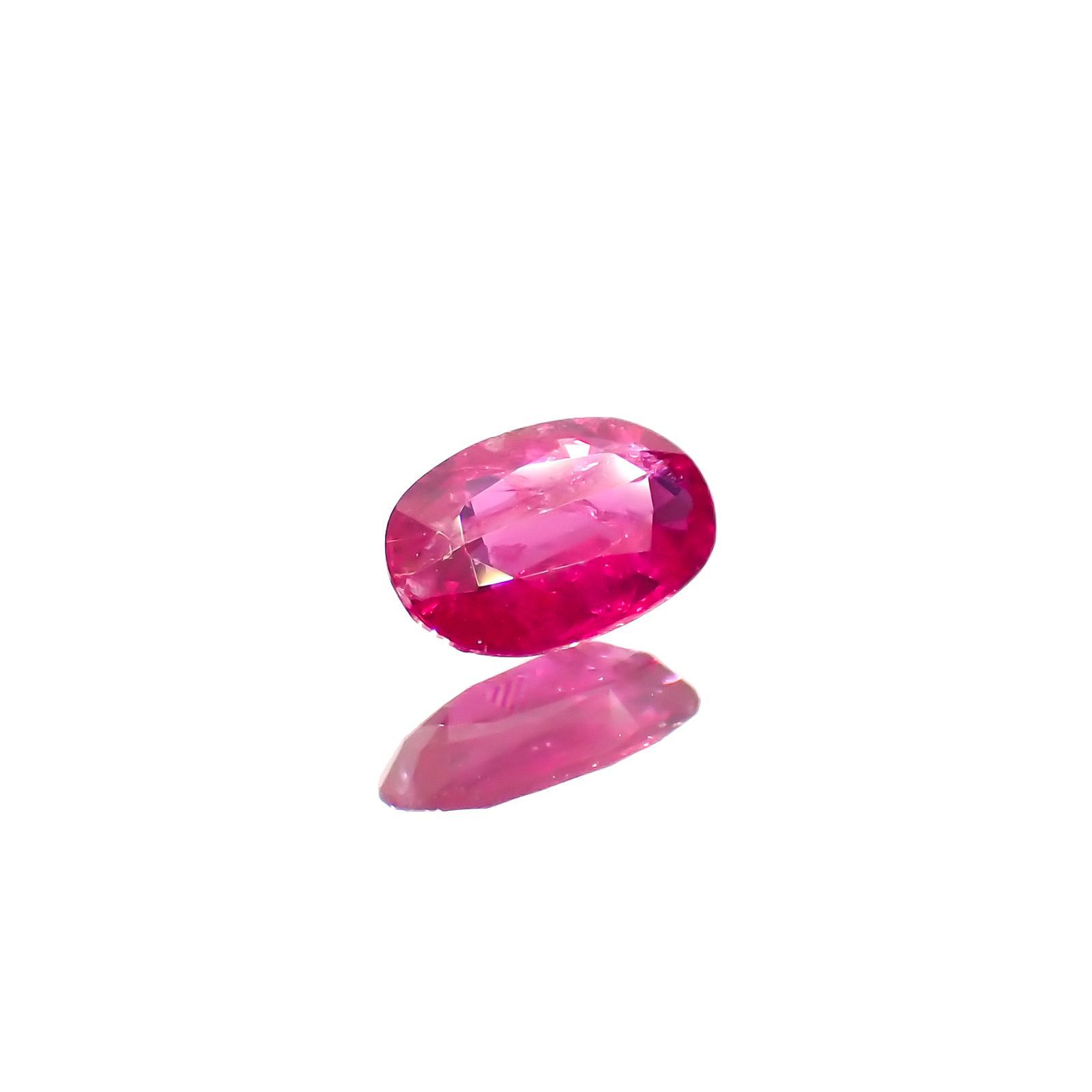 ルビー(宝石名ルビー)モザンビーク産 0.40ct 識別済[220616088]5.6x3.5mm前後