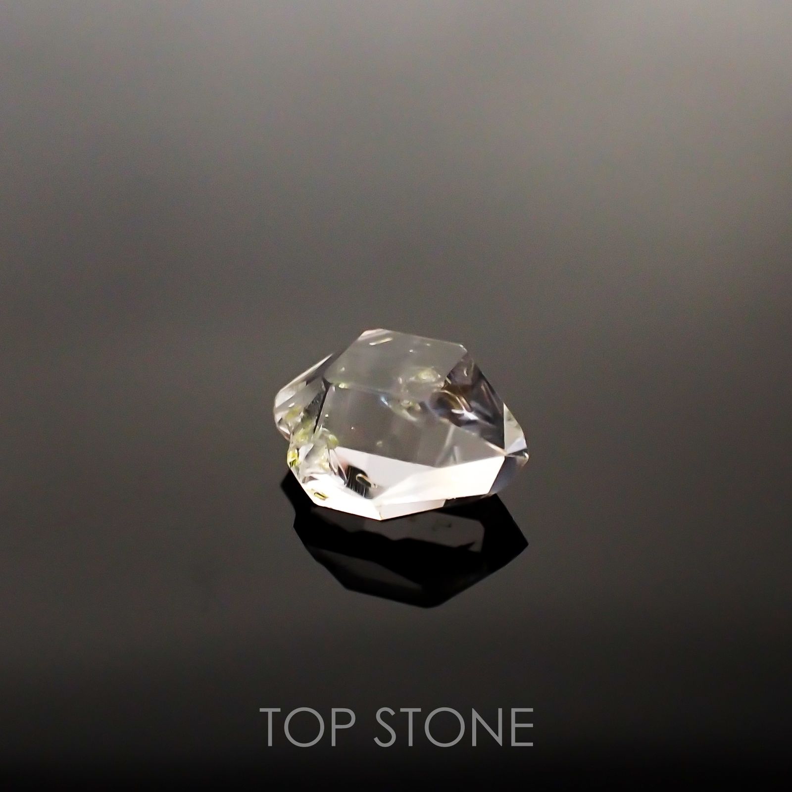 オイルインクォーツ パキスタン産 ルース 3.79ct[210811440]12.6×8.7mm前後