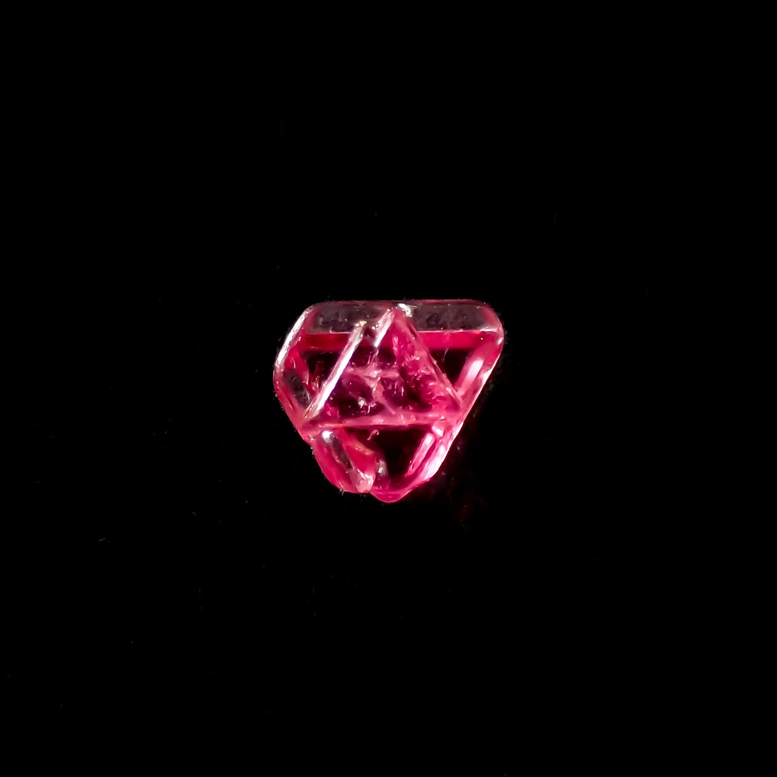 ツインクリスタルスピネル(スピネル式双晶）原石 ビルマ産 0.11ct[231124061]3.3x3mm前後