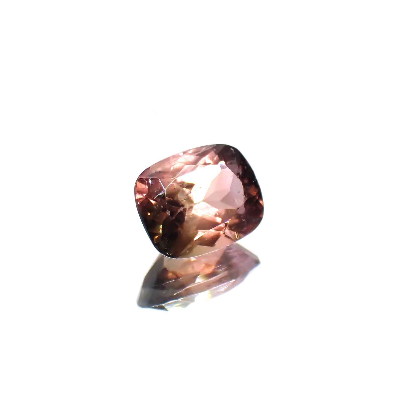 バイカラートルマリン(宝石名トルマリン)コンゴ産 1.82ct 識別済[250114992]8.3x6.6mm前後
