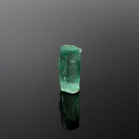 エメラルド柱状結晶 原石 コロンビア産 3.16ct[240427251]12.5x6mm前後