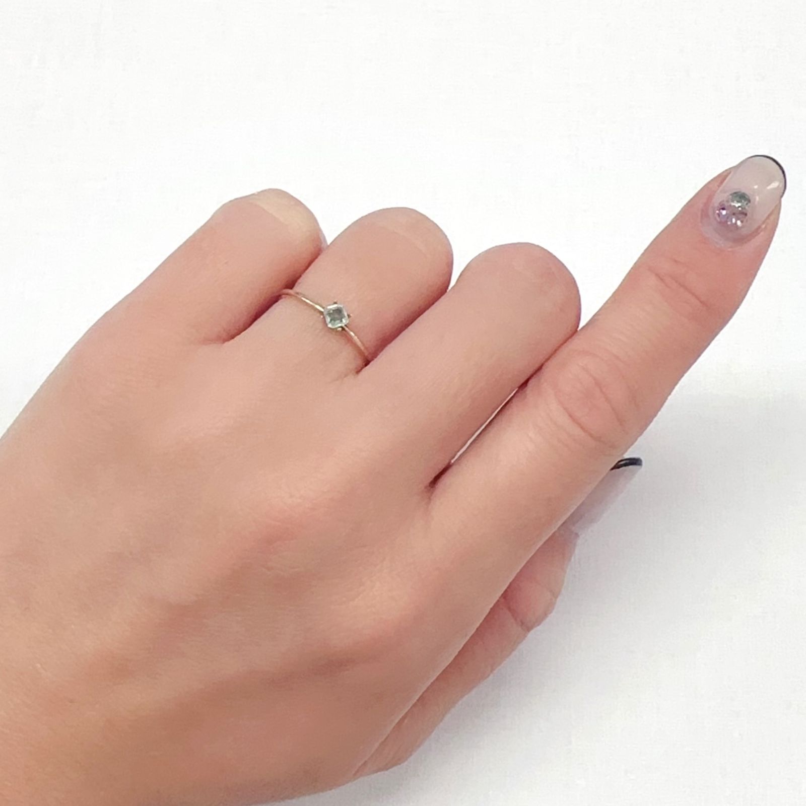 パステルカラーエメラルド コロンビア産 0.18ct[240225947]3x2.9mm前後