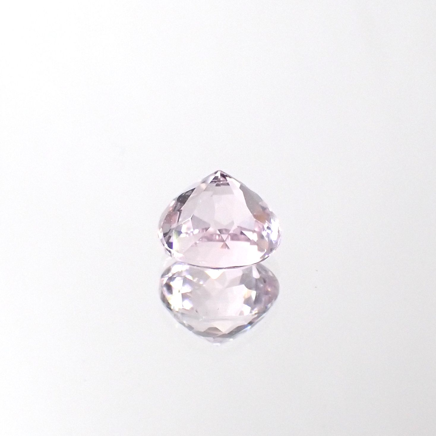 クンツァイト アフガニスタン産 0.91ct[231224770]5.8x5.7mm前後