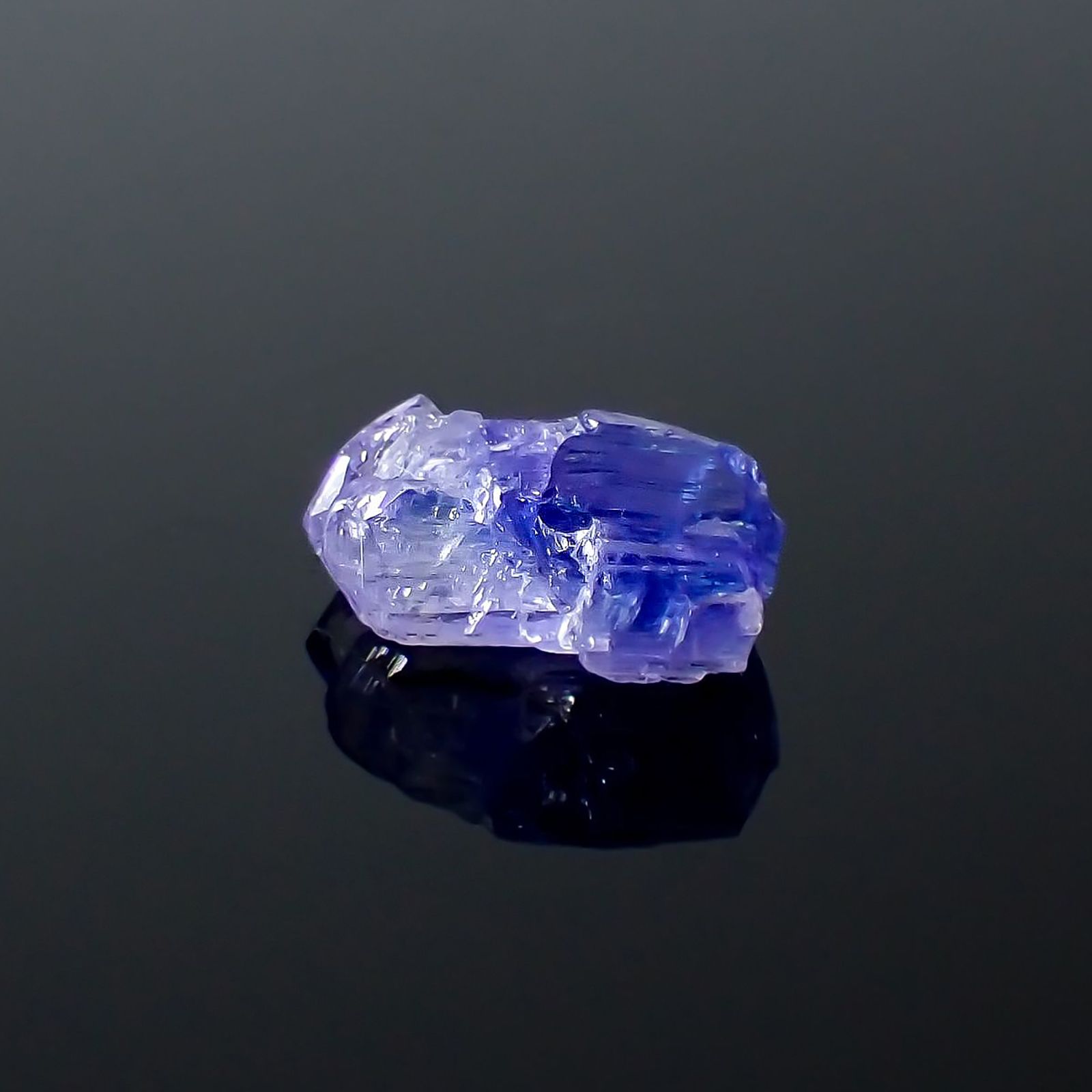 バイカラータンザナイト 原石 タンザニア産 3.31ct / 12.4x6.6mm前後 [260424988]
