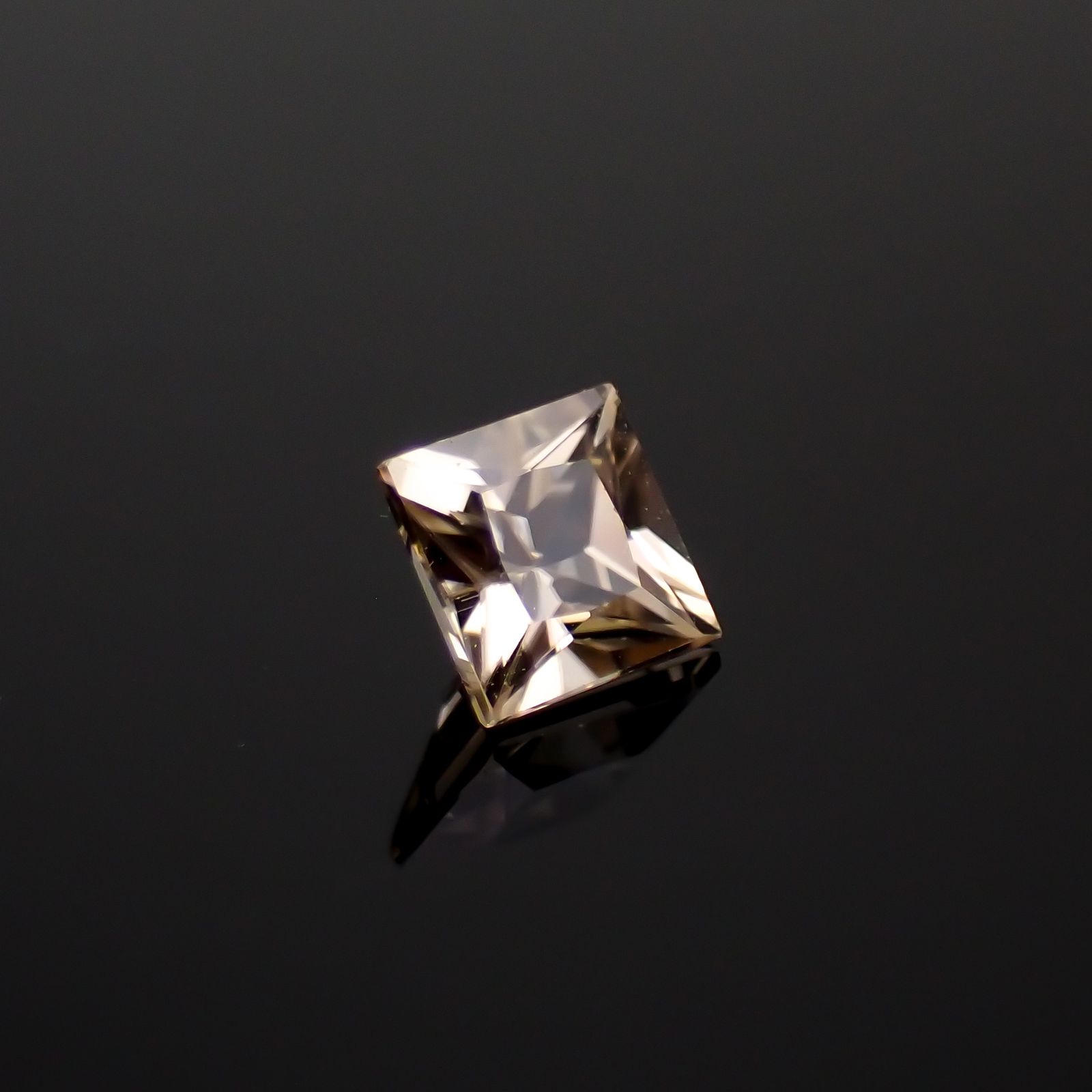 ◇プリンセスカット◇シャンパンカラージルコン スリランカ/カンボジア産 0.53ct[230421644]4x3.9mm前後
