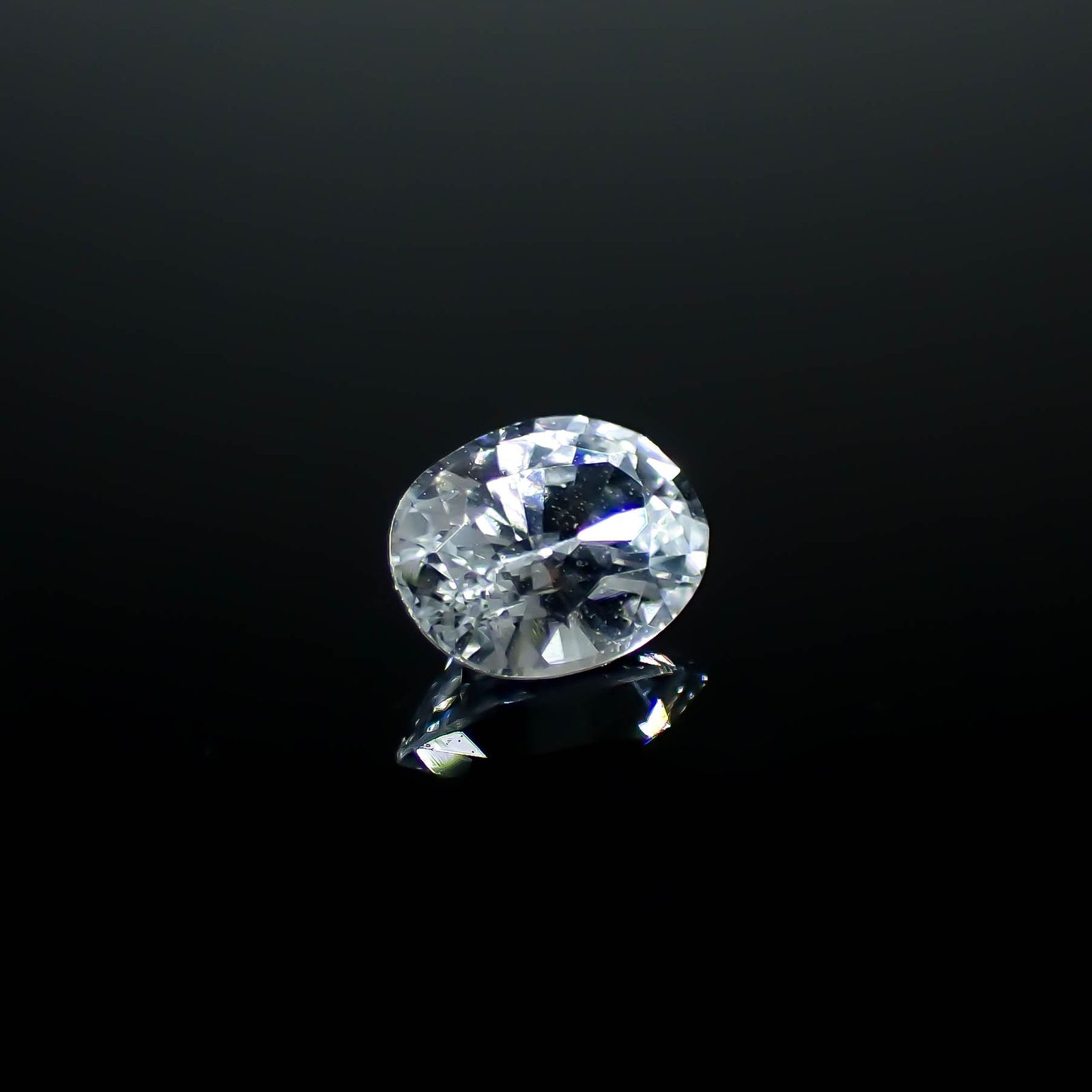 カラーレスサファイア スリランカ産 0.42ct [250830972]5.1x3.9mm前後