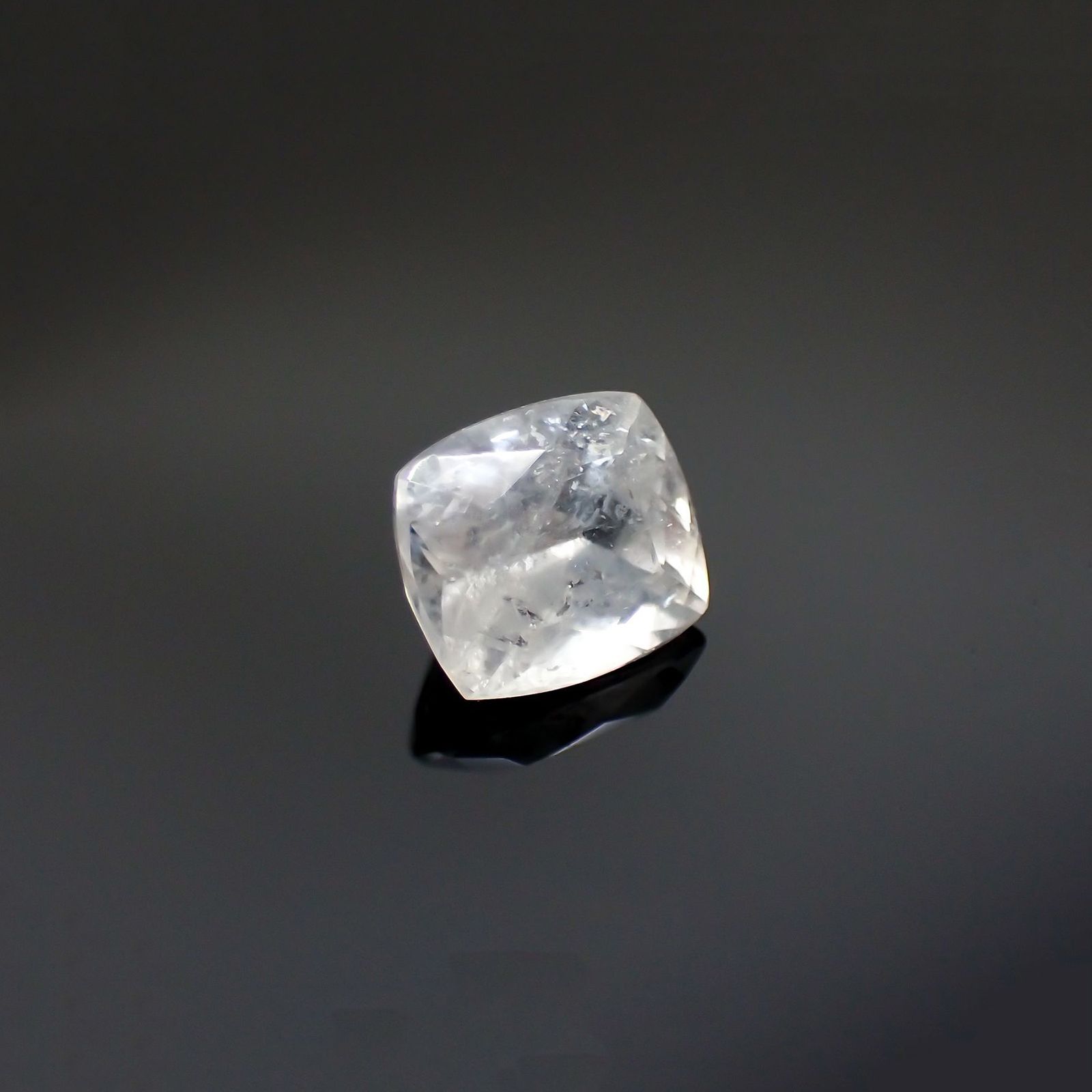 ユークレース(宝石名ユークレース)ブラジル産 1.102ct ソ付(彩珠)[230522047]6.5x5.7mm前後