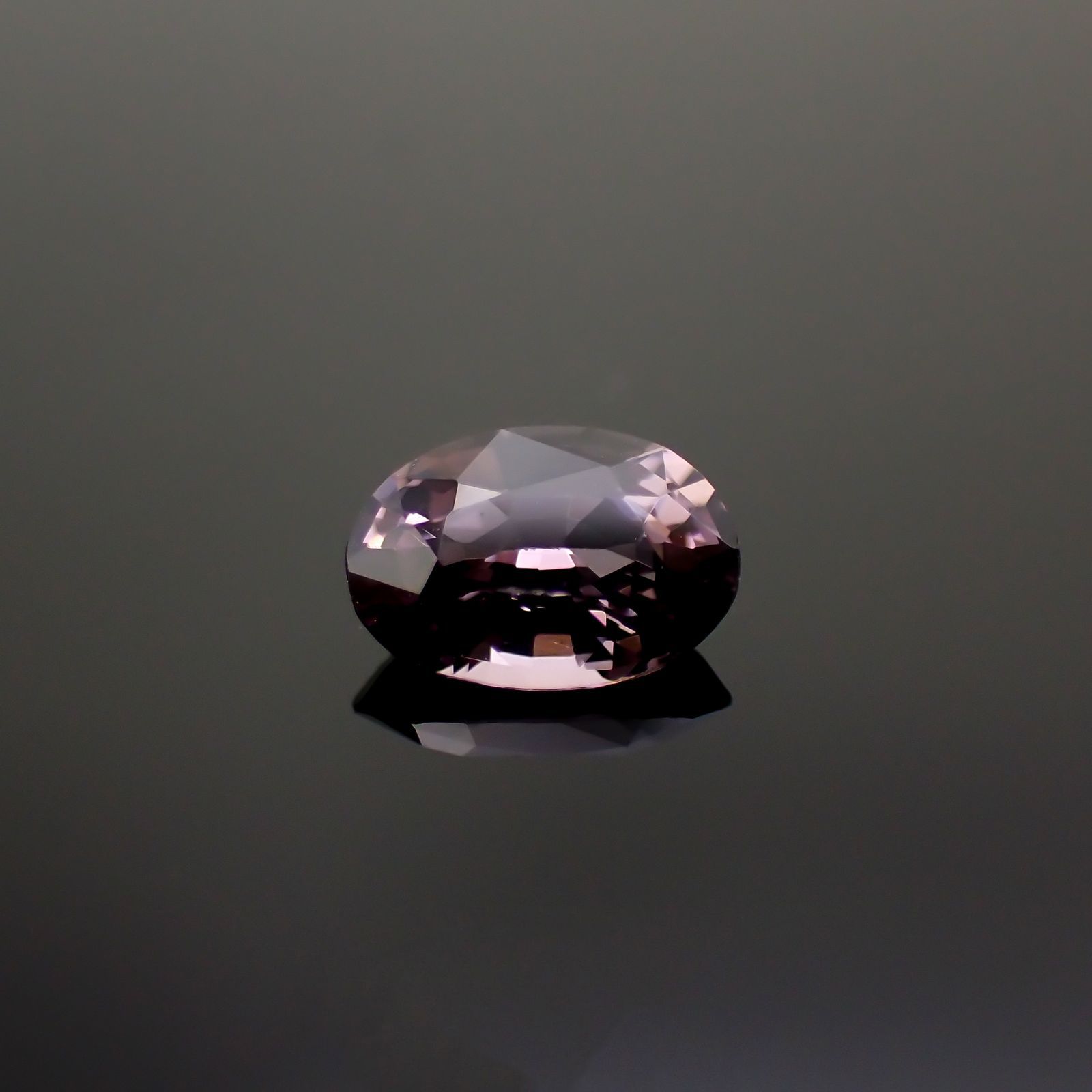 バイオレットスピネル(宝石名スピネル)ビルマ産 0.79ct 識別済[221018396]7x4.9mm前後