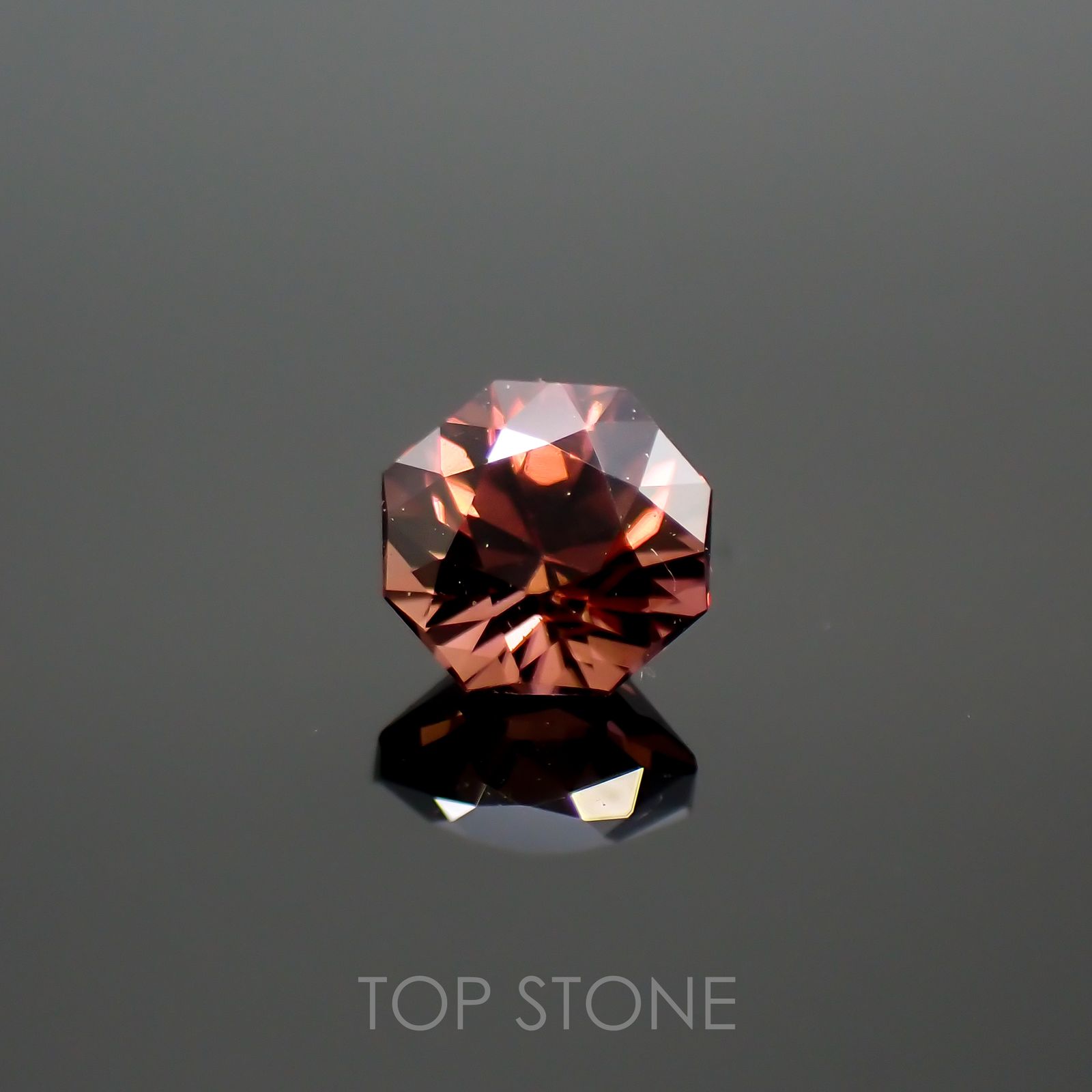 ◇オクタゴンカット◇レッドジルコン(宝石名ジルコン)スリランカ/カンボジア産 0.41ct 識別済[220114930]3.9x3.8mm前後