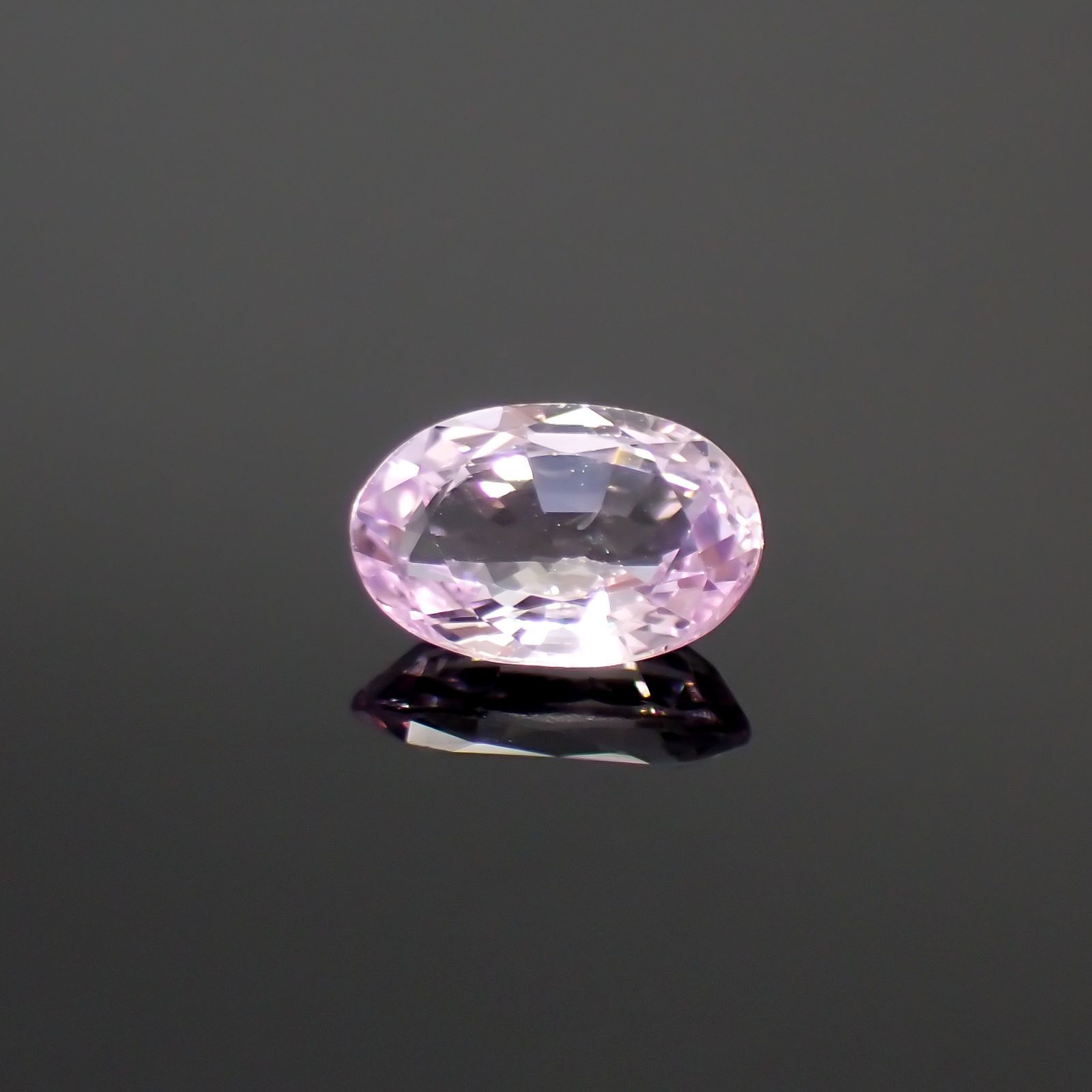 ラベンダーサファイア(宝石名サファイア) マダガスカル/スリランカ産 0.72ct 識別済[210912509]6.7×4.3mm前後