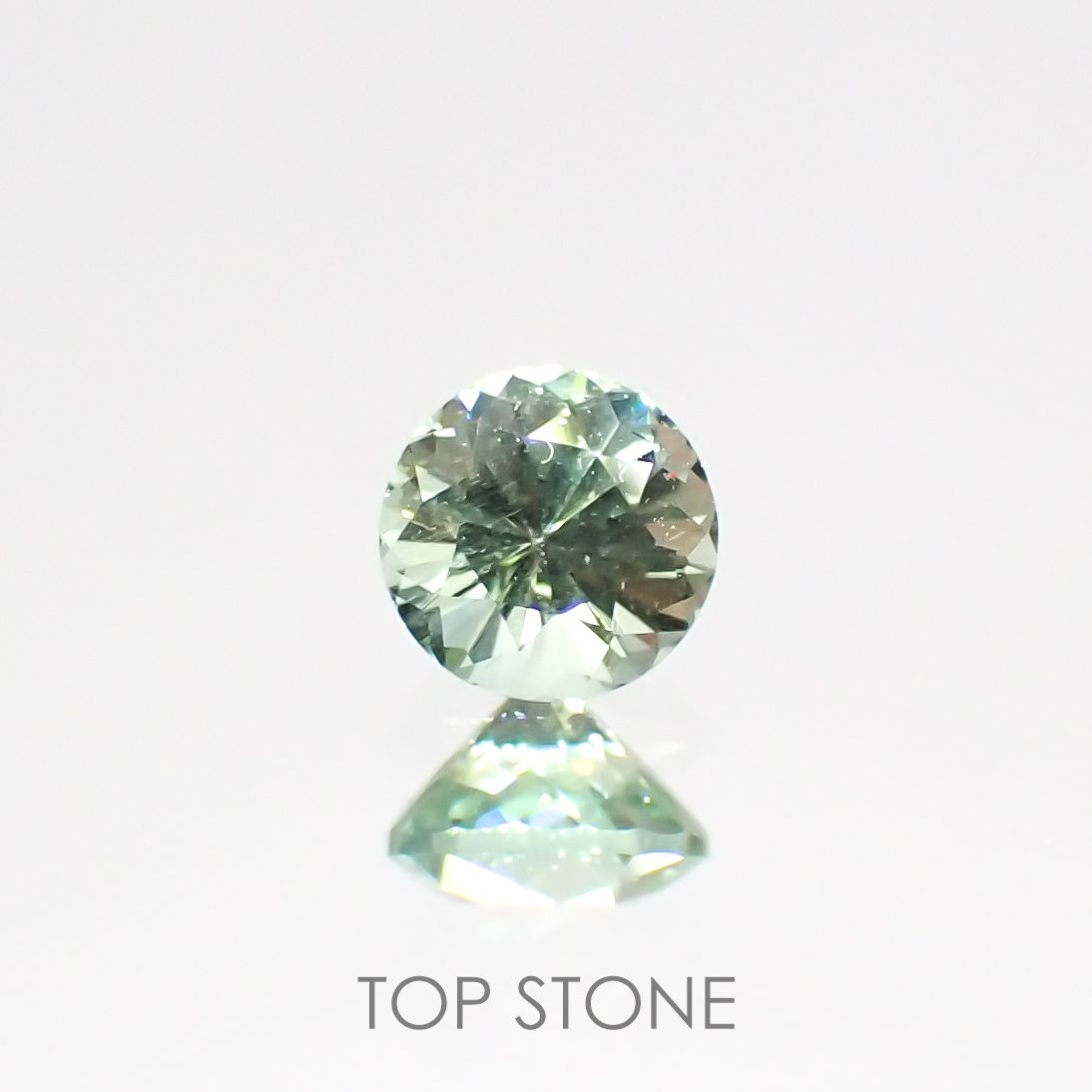 バナジウムコーネルピン(宝石名コーネルピン)タンザニア・タンガ州産 0.28ct 識別済[220115617]3.9x3.9mm前後