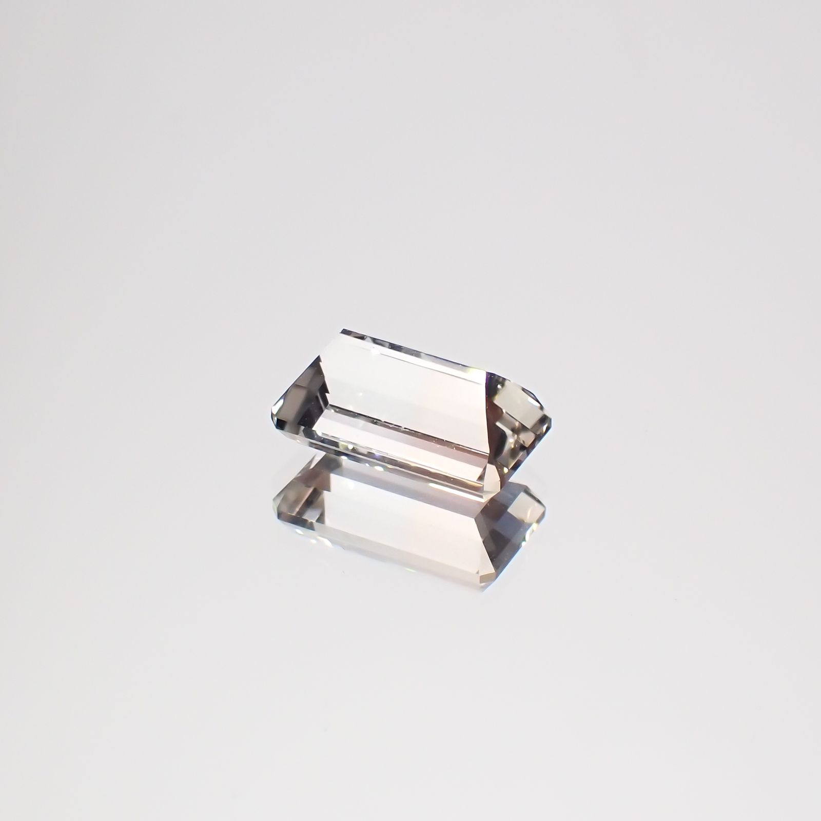 バイカラートパーズ ウクライナ産 2.56ct[231224892]9.4x5.4mm前後