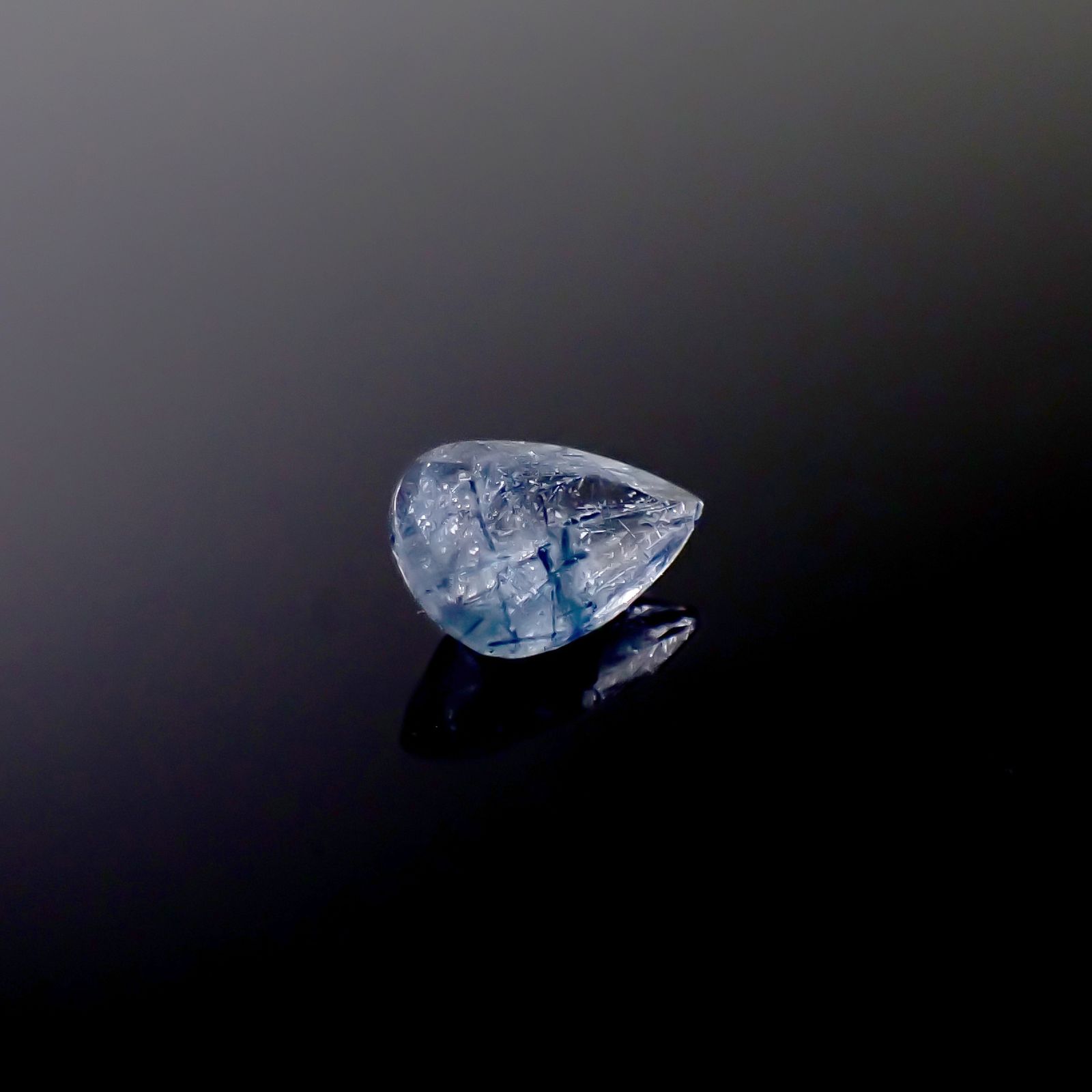 インディゴライトインクォーツ ブラジル産 1.00ct [241229605]8.9x5.9mm前後