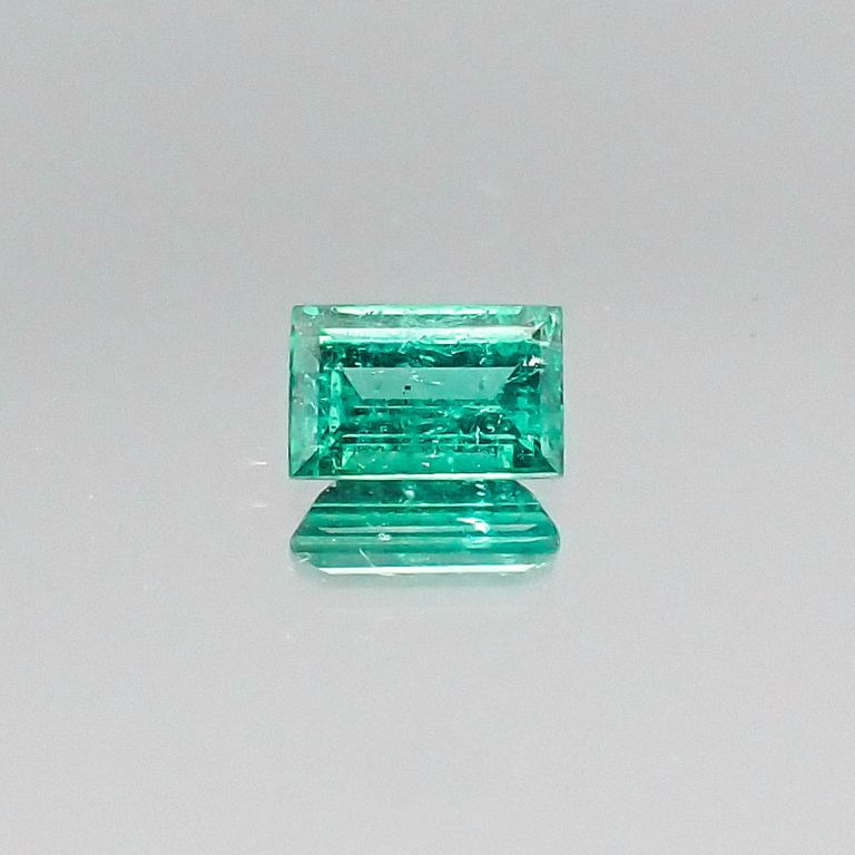 パライバトルマリン(宝石名トルマリン/別名パライバ・トルマリン) ブラジル産 0.414ct ソ付(宝貴協)[20052686]5.4×3.5mm前後