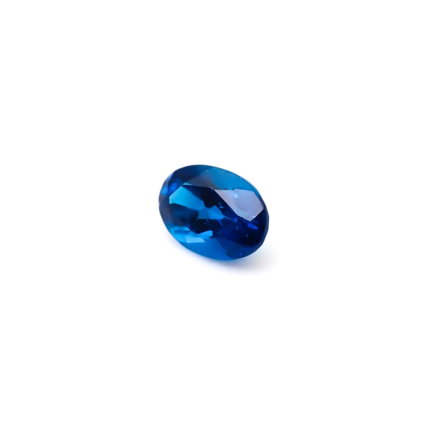 ディープブルーアパタイト マダガスカル産 0.50ct / 5.9x4mm前後 [260732600]