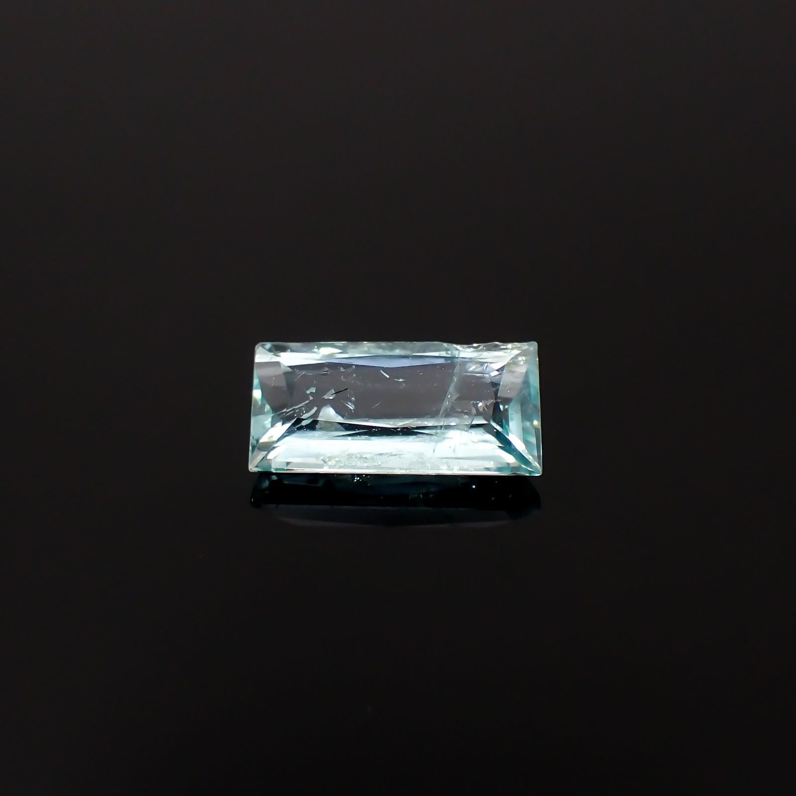 パライバトルマリン(宝石名トルマリン/別名パライバ・トルマリン)モザンビーク産 識別済 0.77ct / 8.1x4mm前後 [230522239]