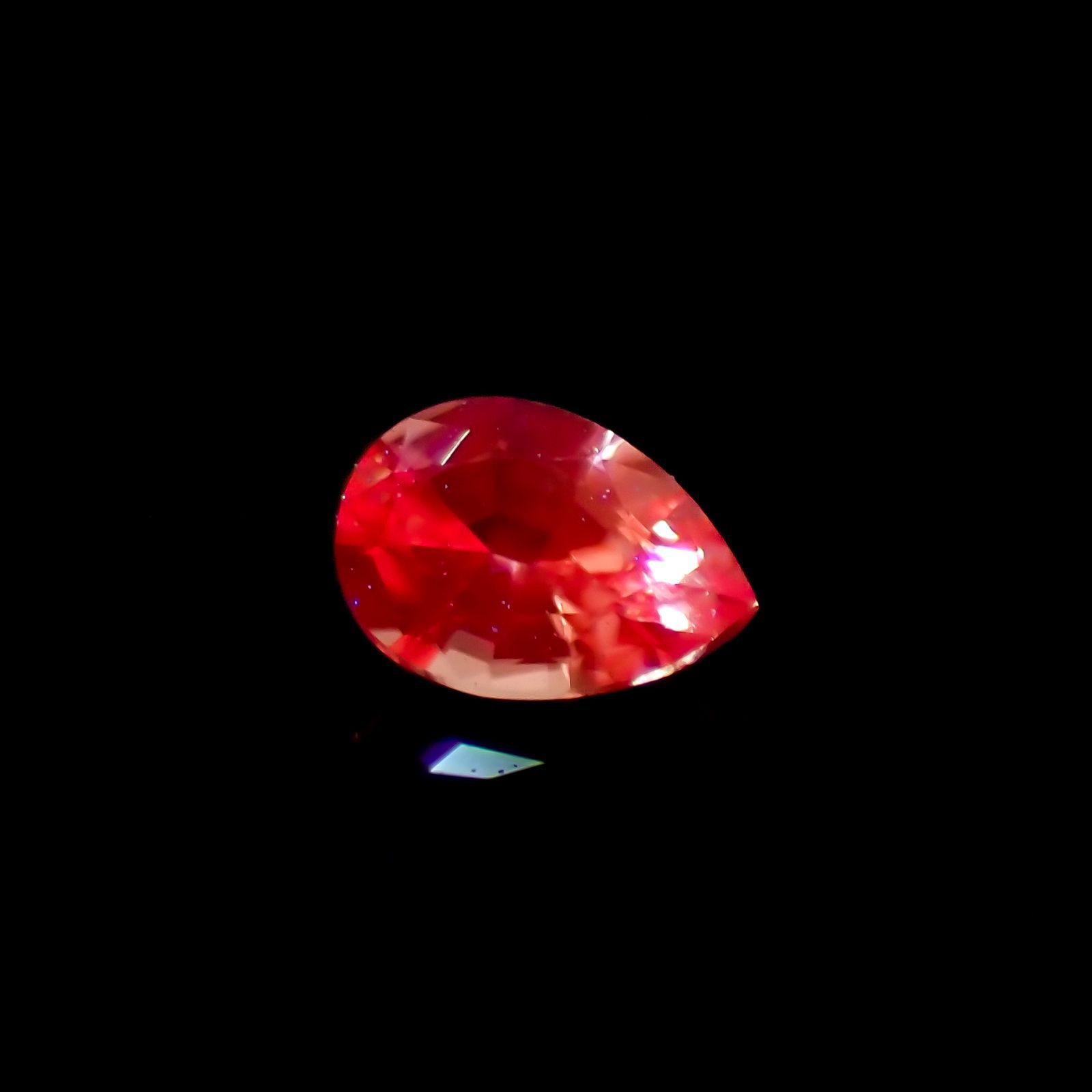 パパラチャサファイア(宝石名サファイア/別名パパラチャ・サファイア)スリランカ産 0.068ct ソ付(日独)[221219640]3.02x2.11mm前後