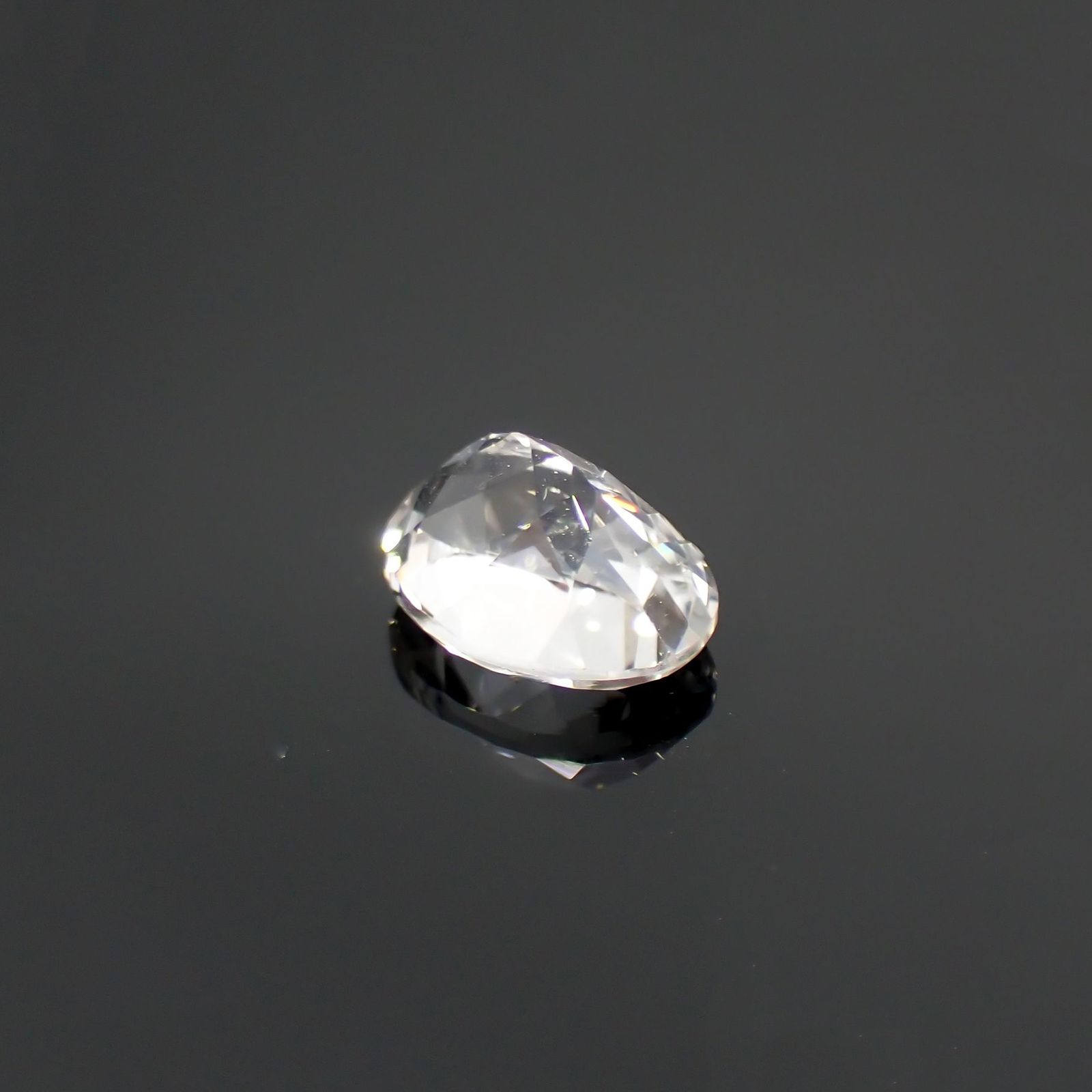 カラーレススポジュミン(宝石名ホワイト・スポジュミン) ブラジル産 1.52ct 識別済[210912627]7.9×5.9mm前後