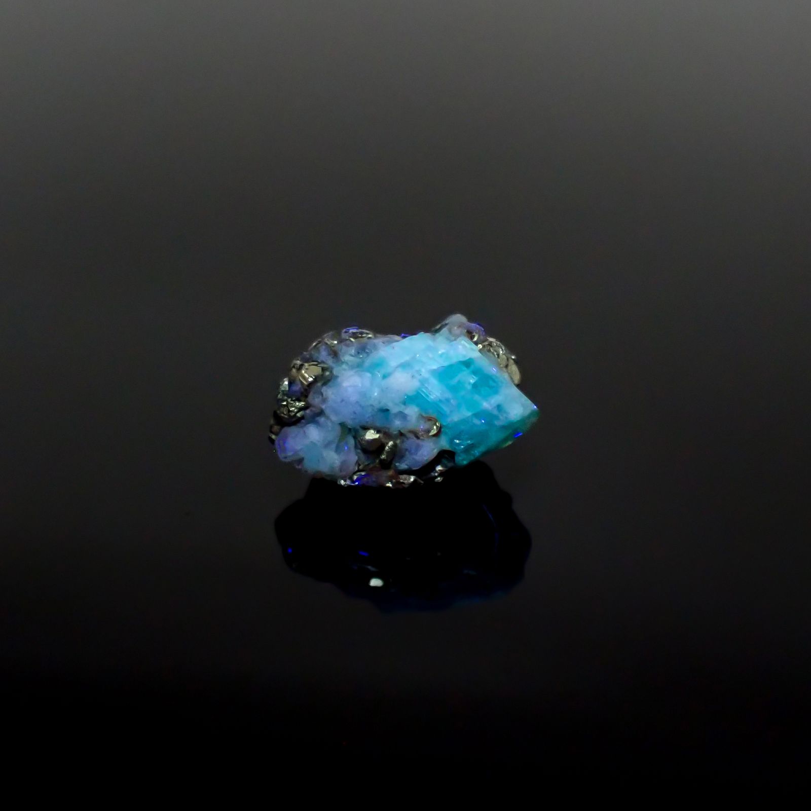 エメラルド 原石 コロンビア産 11.68ct[240427247]14.8x12.5mm前後