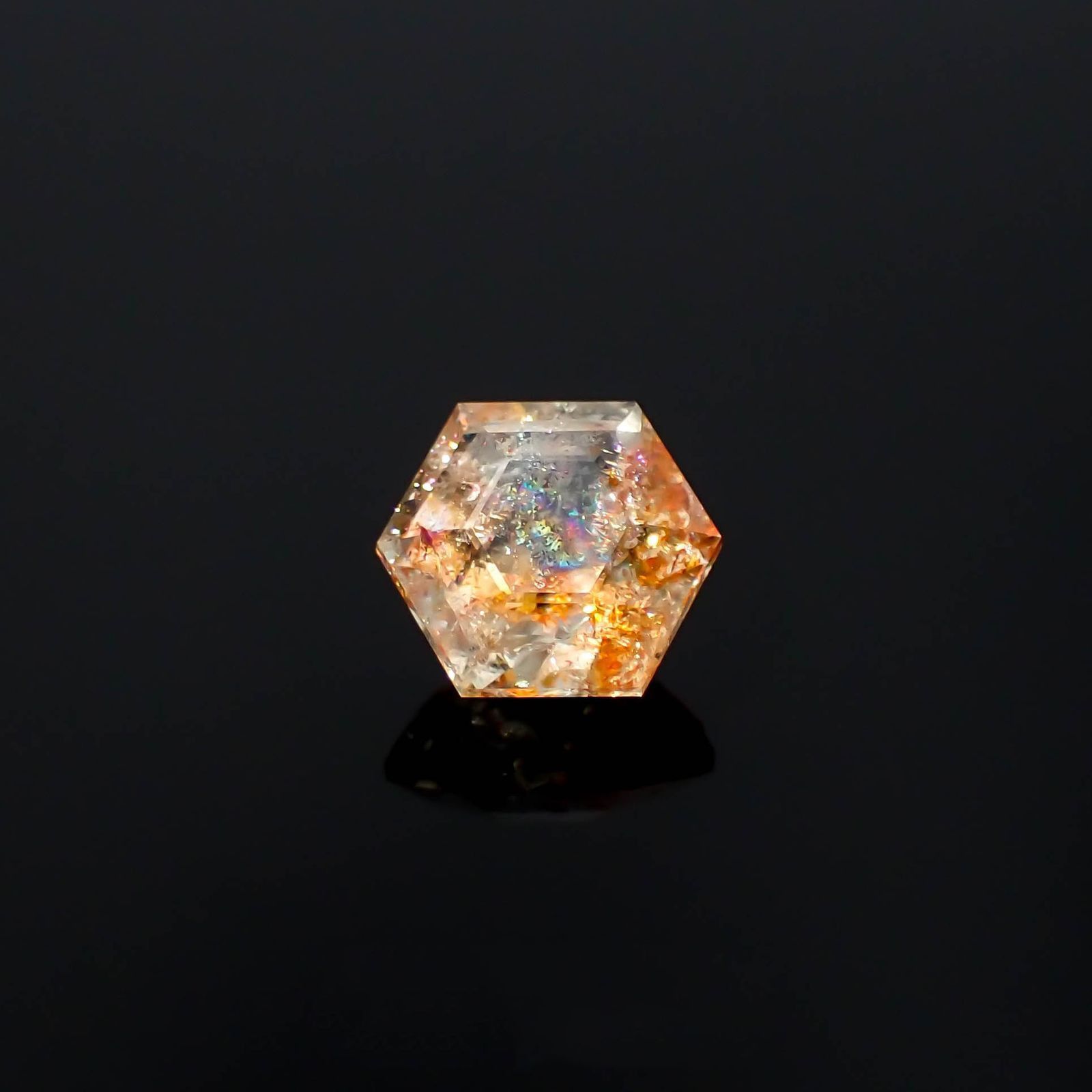 ◇ヘキサゴンカット◇イリュージョンサンストーン タンザニア産 1.32ct / 6.8x6.6mm前後 [230320952]