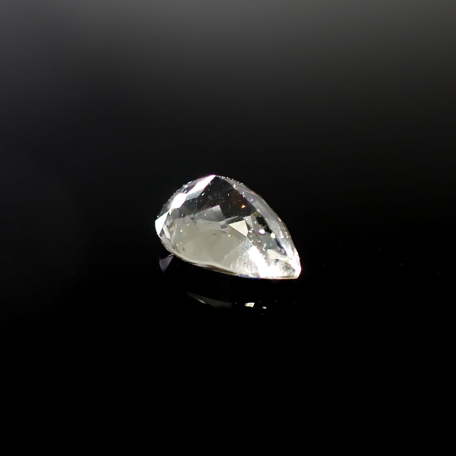 リリーパッドアパタイト フルオレッセンス アフリカ産 1.40ct [241129420]8.7x6mm前後
