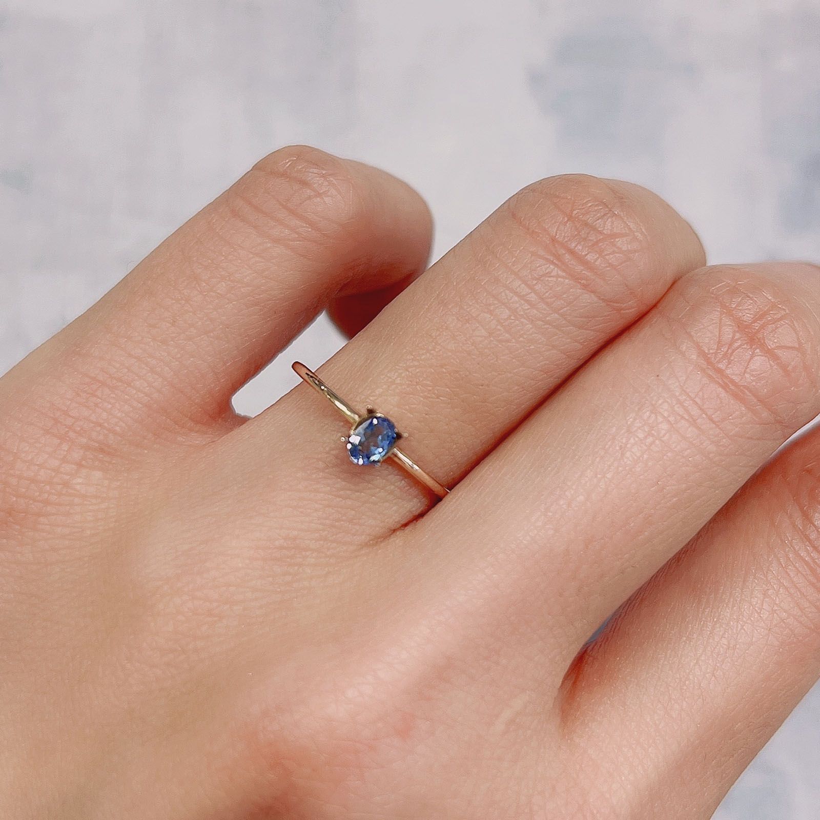 ベニトアイト(宝石名ベニトアイト) アメリカ・カリフォルニア州サンベニト産 0.176ct ソ付(彩珠)[20095850]4.3×2.9mm前後