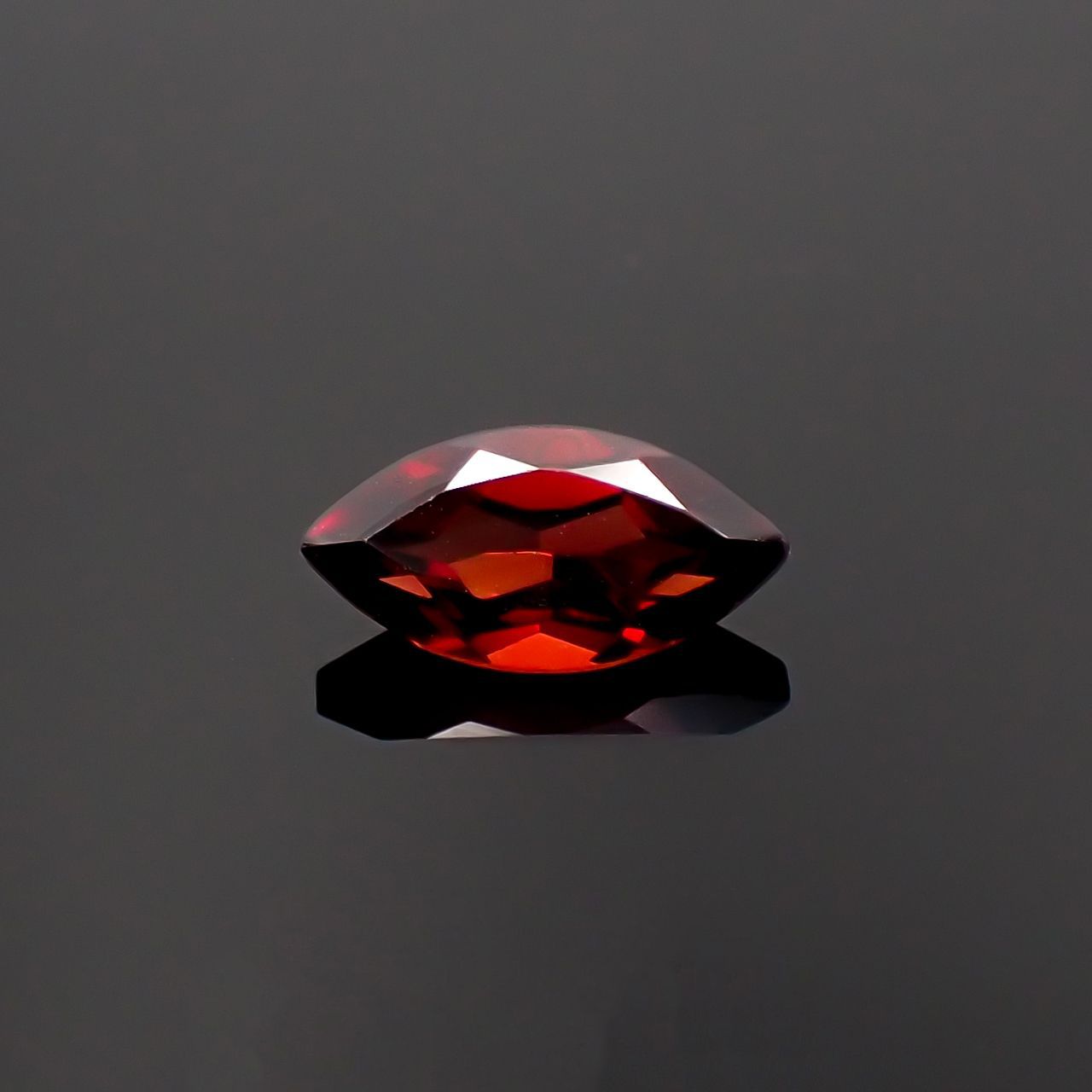 パイラルスパイトガーネット モザンビーク産 1.32ct[230119837]10.1x5mm前後