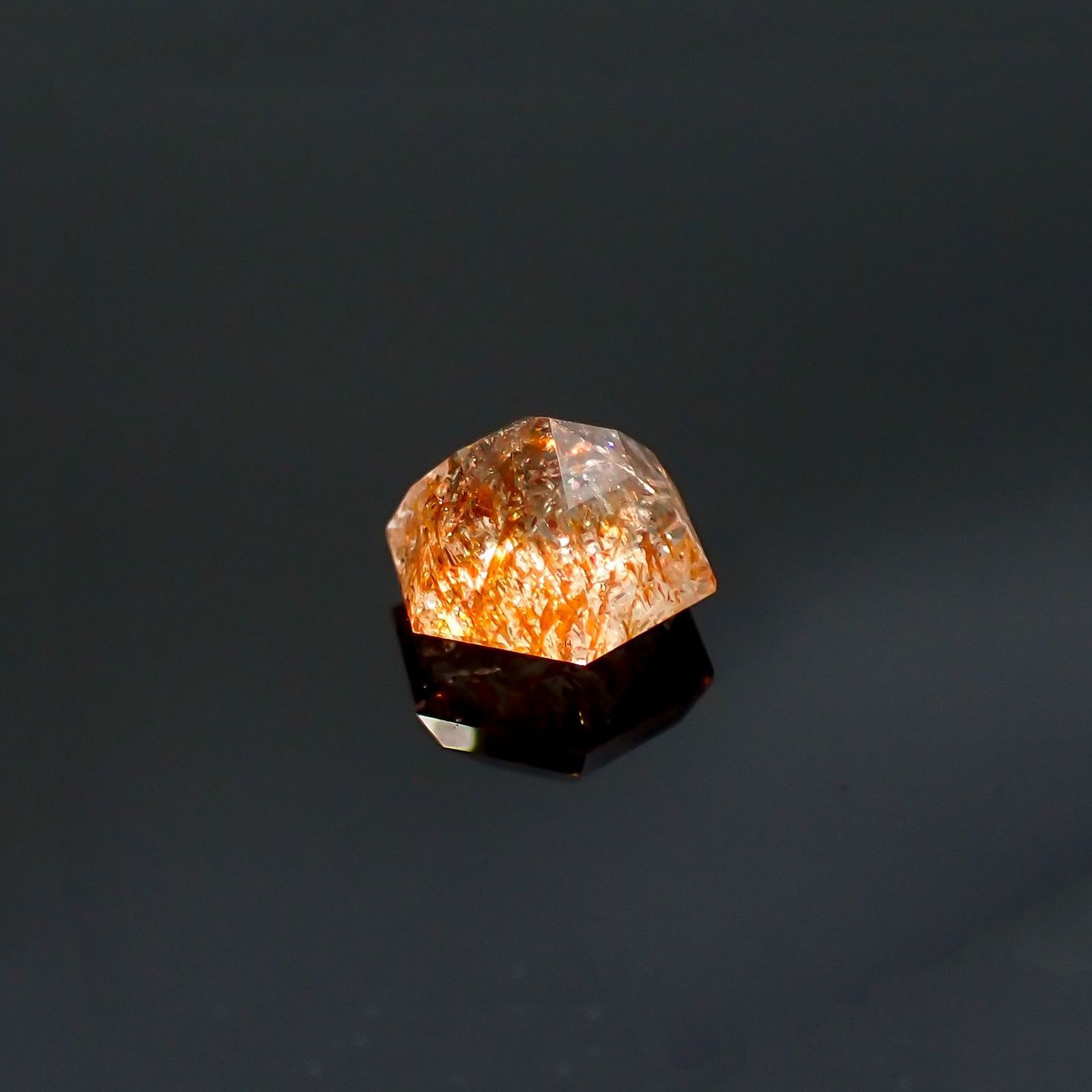 ◇ヘキサゴンカット◇イリュージョンサンストーン インド産 1.24ct / 6.5x6.5mm前後 [260215493]