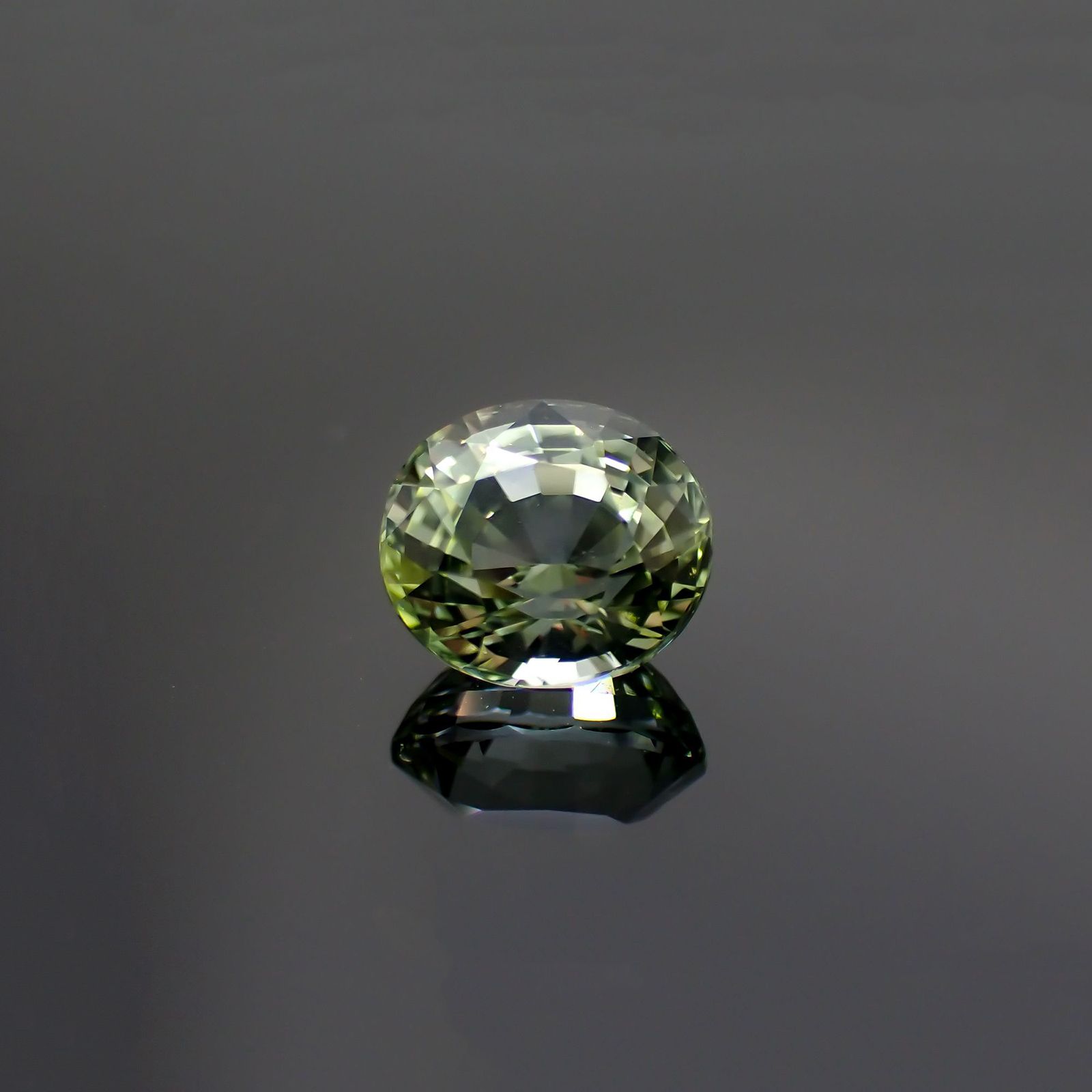 ミントトルマリン(宝石名ライトグリーン・トルマリン) ルワンダ産 1.788ct ソ付(彩珠)[210510003]7.6×6.7mm前後
