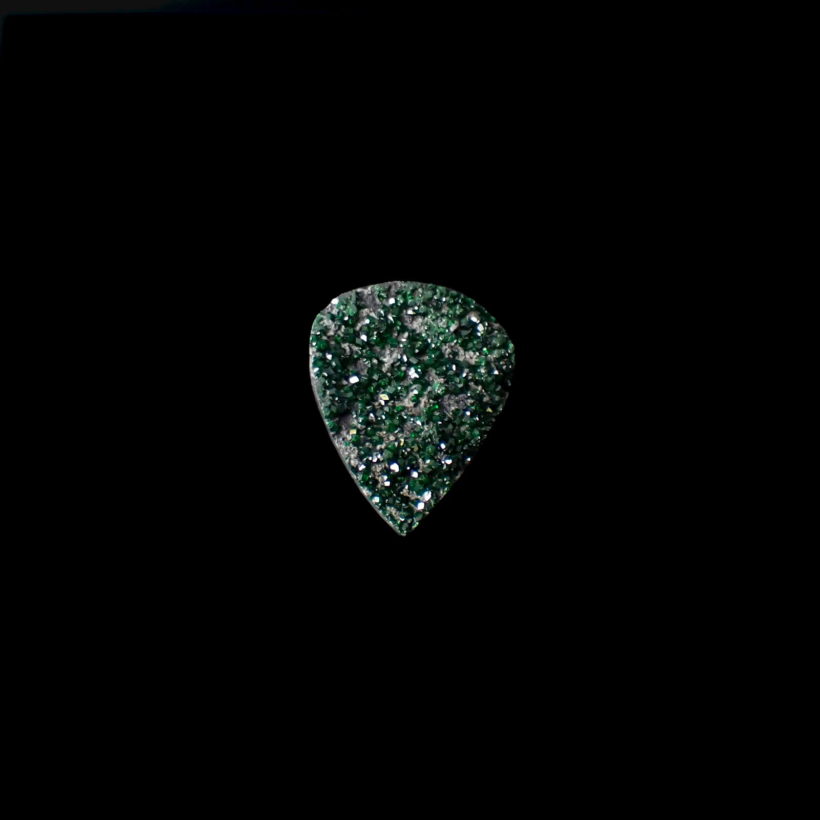 ウバロバイト 原石 ロシア産 10.91ct[240326446]21.9x16.7mm前後