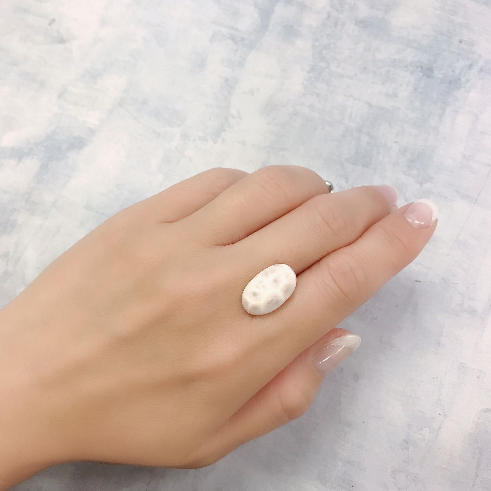 最新の激安 トムソナイト インドネシア産 6.76ct[220716840]17.7x11.2mm前後 彫刻+オブジェ