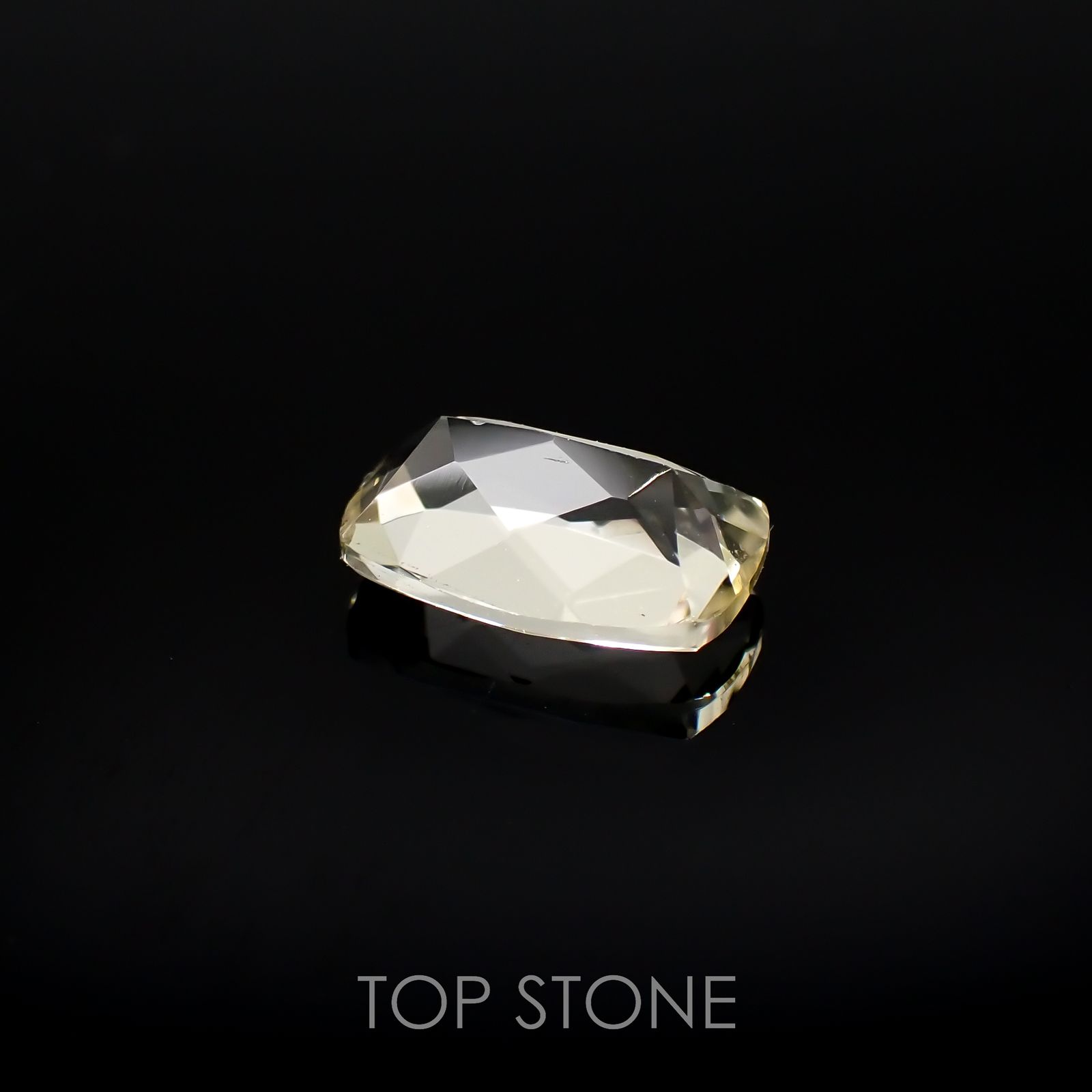 イエロースキャポライト(宝石名イエロー・スキャポライト)ブラジル・ミナスジェライス州産 1.44ct 識別済[220918022]9.1x5.9mm前後