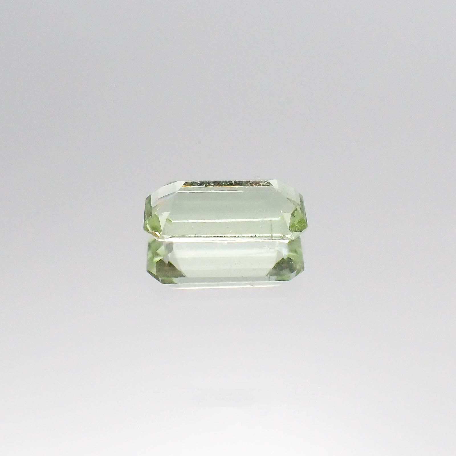ミントガーネット(宝石名グリーン グロッシュラー・ガーネット)タンザニア産 0.81ct 識別済[230522253]7.8x3.6mm前後