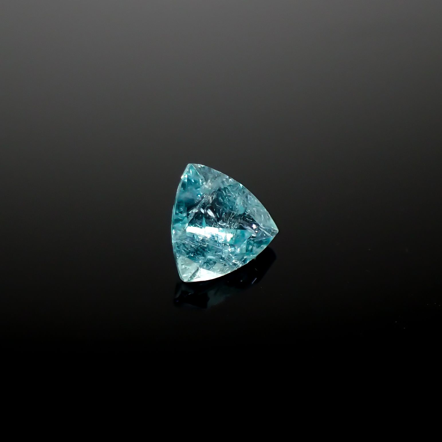 パライバトルマリン ブラジル・キントス鉱山産 0.27ct[240928724]4.3x4.3mm前後