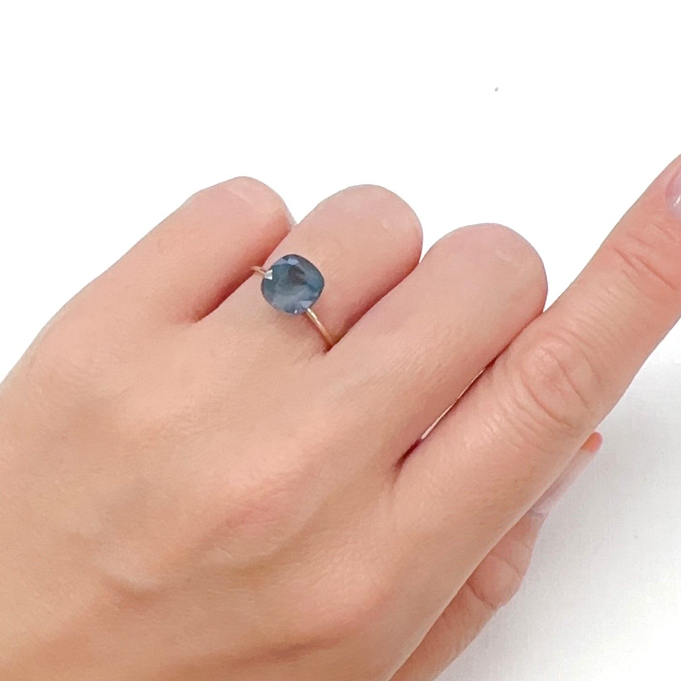 アパタイト キャッツアイ フルオレッセンス ジンバブエ産 3.07ct[240527583]8.4x7.9mm前後