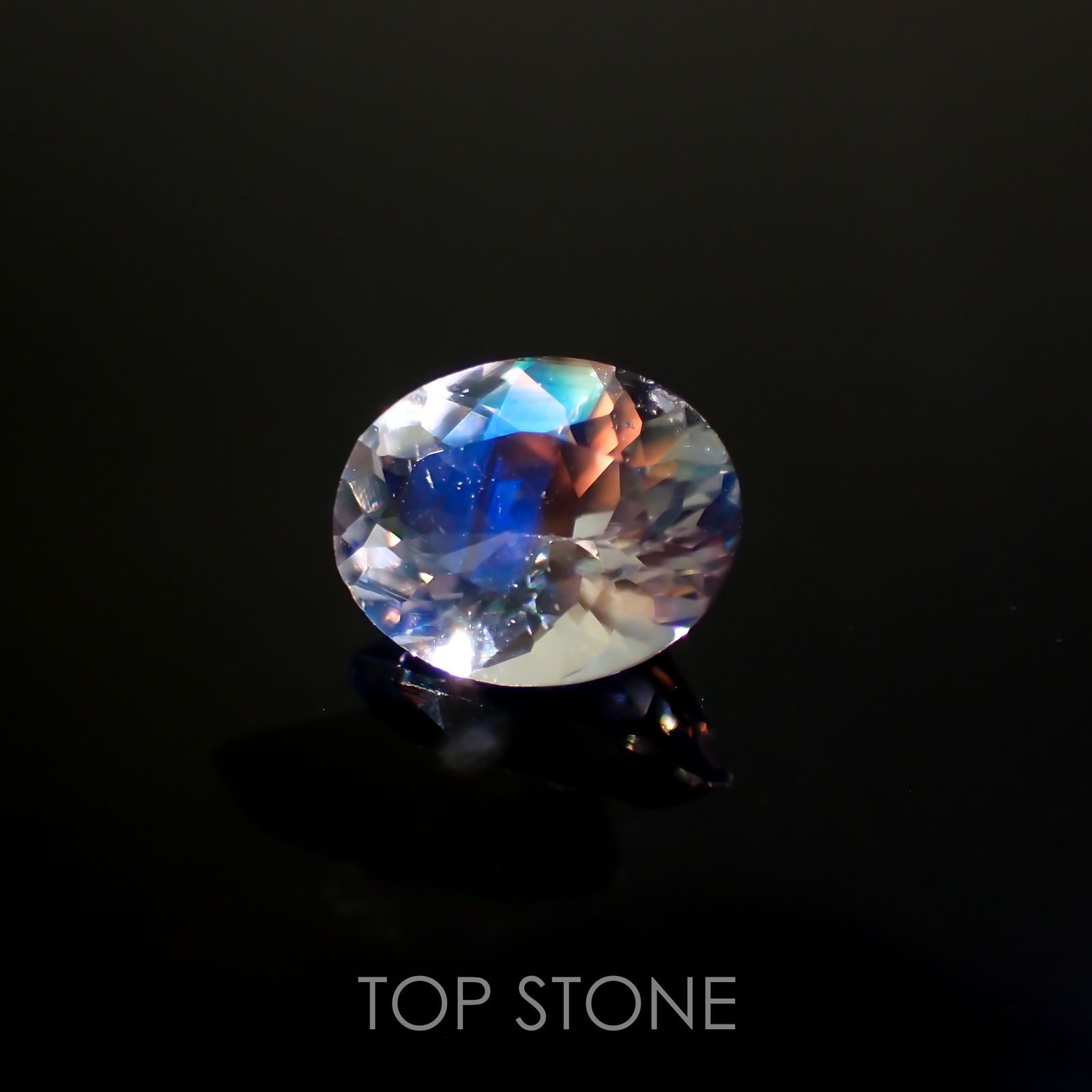 レインボームーンストーン(宝石名ラブラドライト)マダガスカル産 0.64ct 識別済[211113745]6.7x5.3mm前後