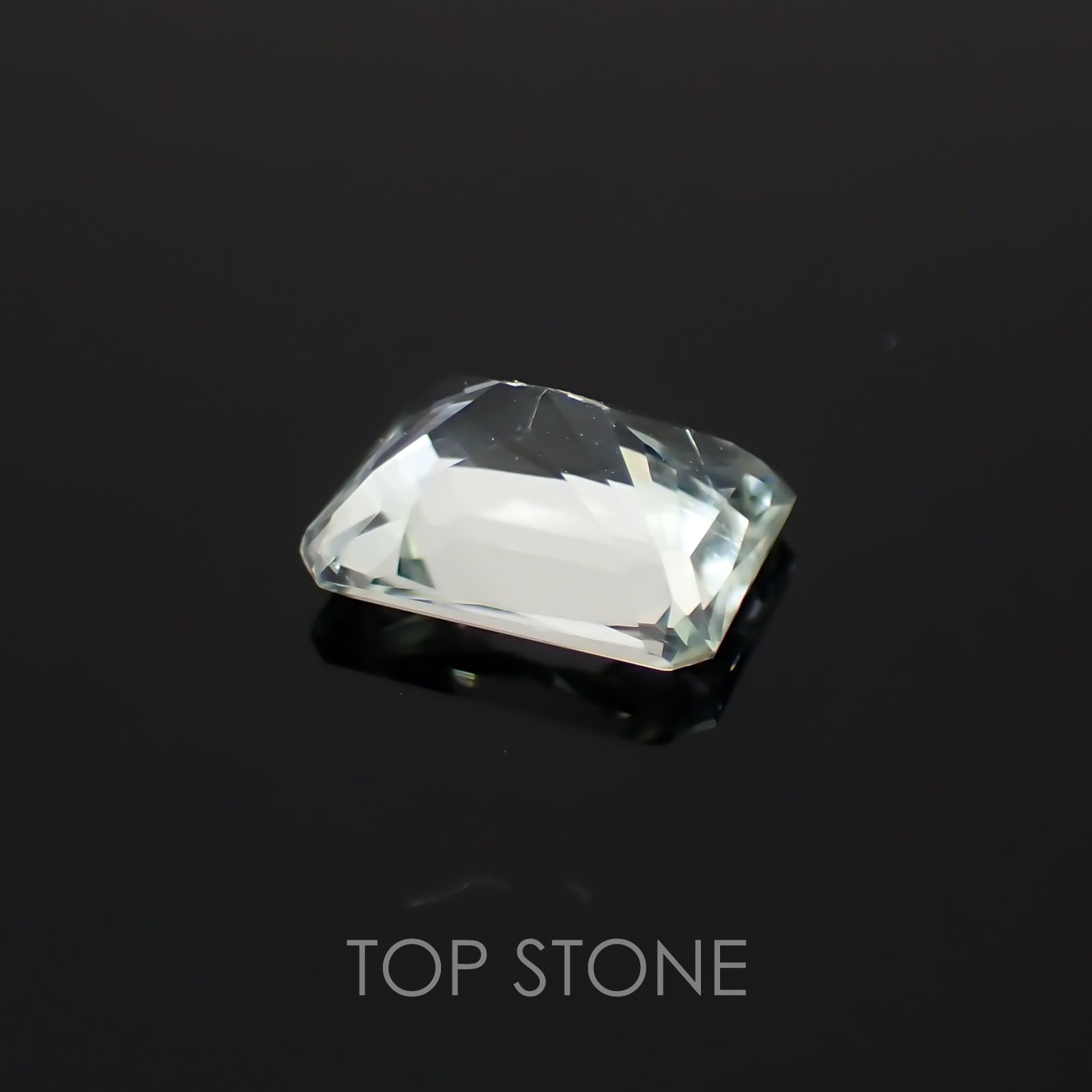 ライムスポジュミン(宝石名スポジュミン) ブラジル産 1.77ct 識別済[19111500]8.4×6.4mm前後