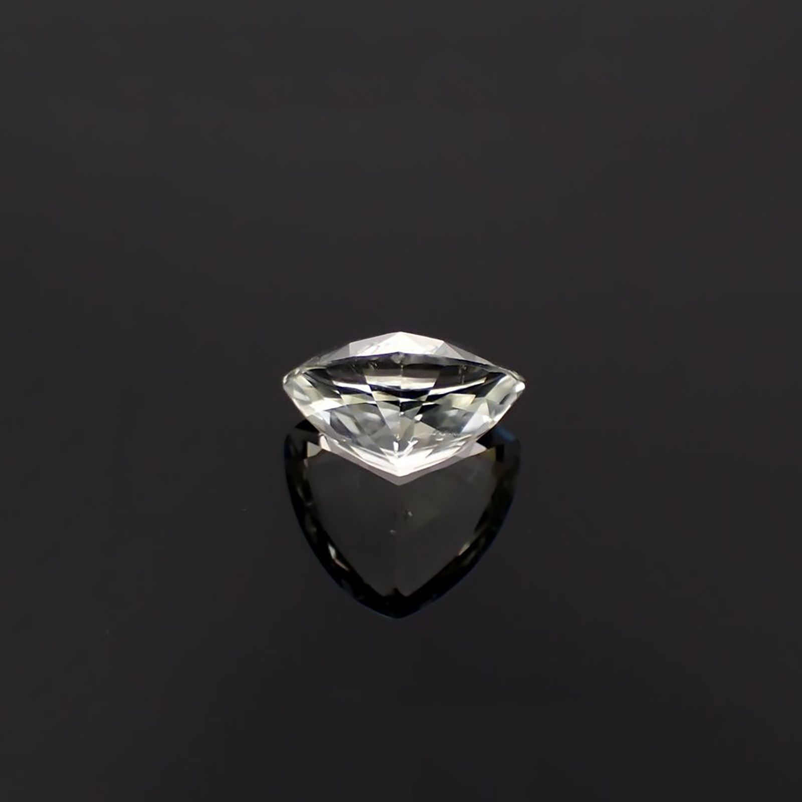 シリマナイト(宝石名シリマナイト)ビルマ産 ソ付(彩珠) 7.532ct / 12.6x13.7mm前後 [221219728]